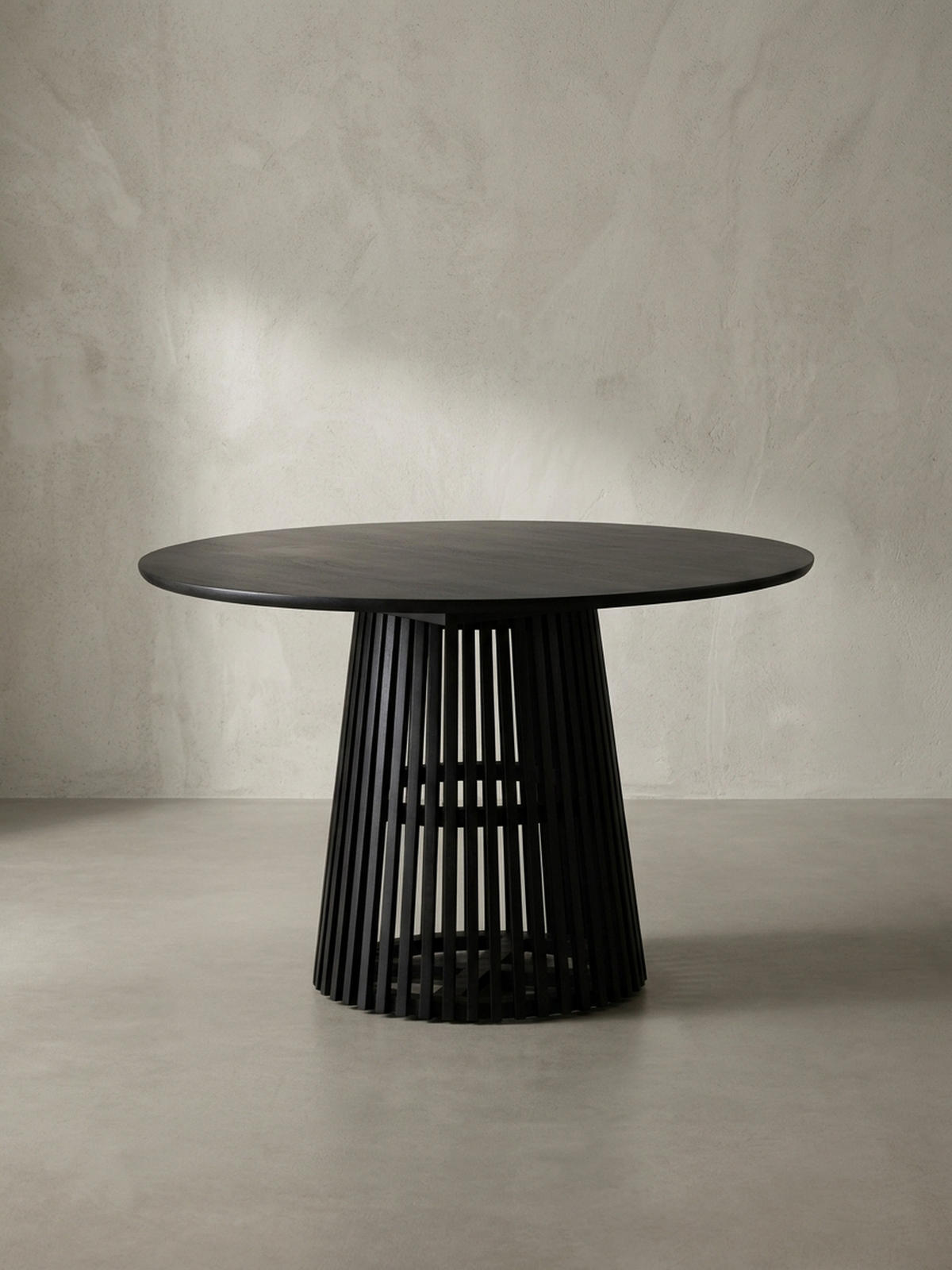 ESSTISCH – Rund Mango Massivholz Lamellengestell Matt-Schwarz handgefertigt - Schwarz, Mangoholz/Holz (120/120/77cm) - KADIMA DESIGN