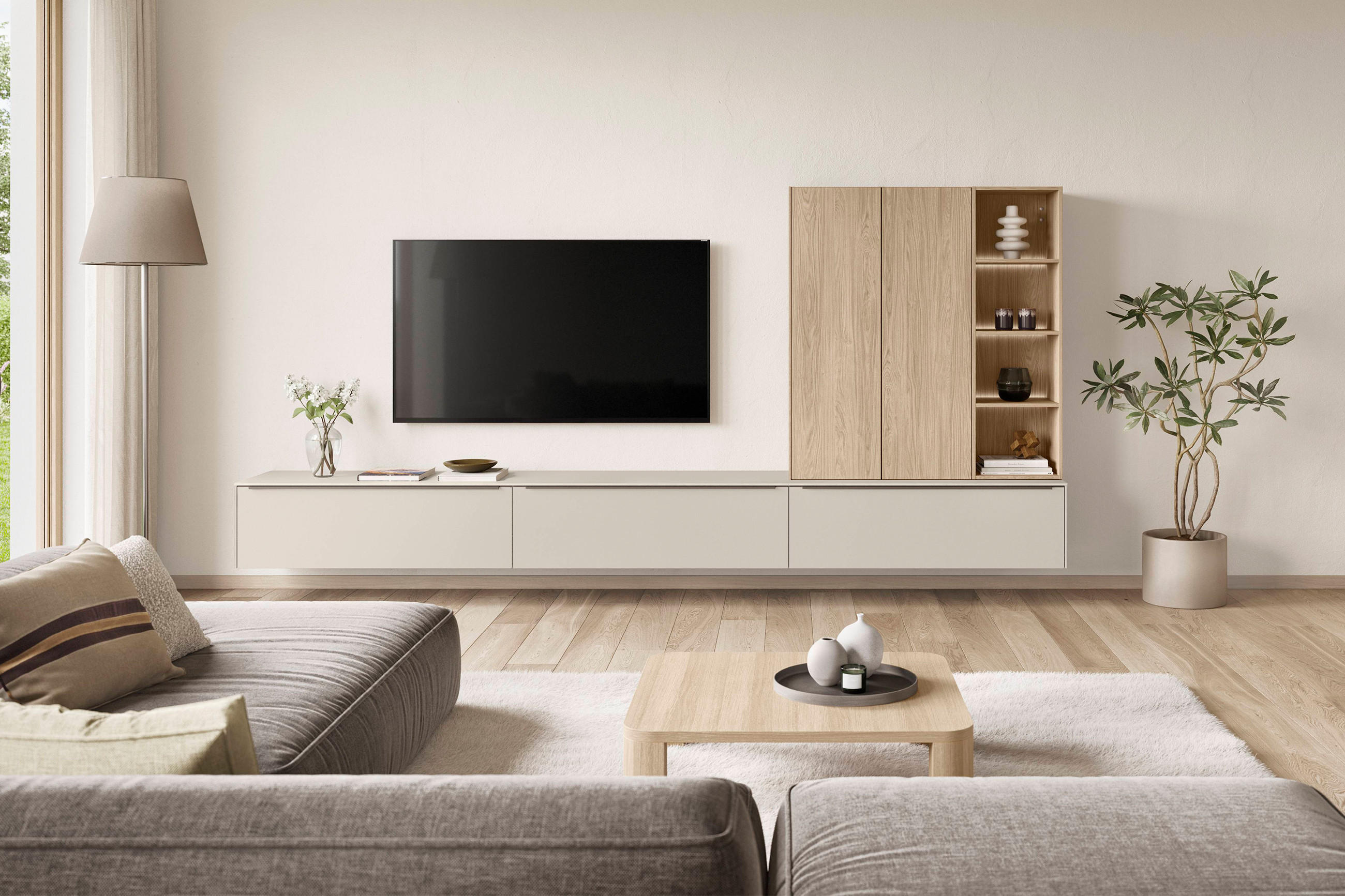 Wohnzimmer mit moderner Wohnlandschaft und griffloser Wohnwand in Naturfarben. 