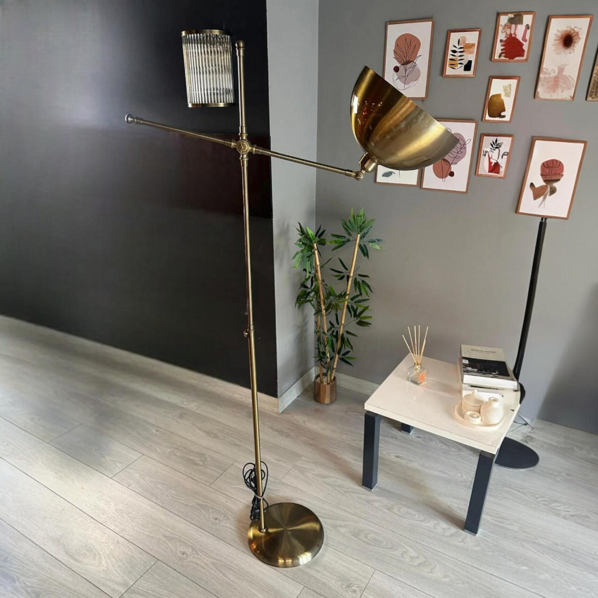 STEHLAMPE Stelan aus Metall mit E27, verstellbarer Lampenschirm - Messingfarben, Metall (37/37/171cm) - Bamyum