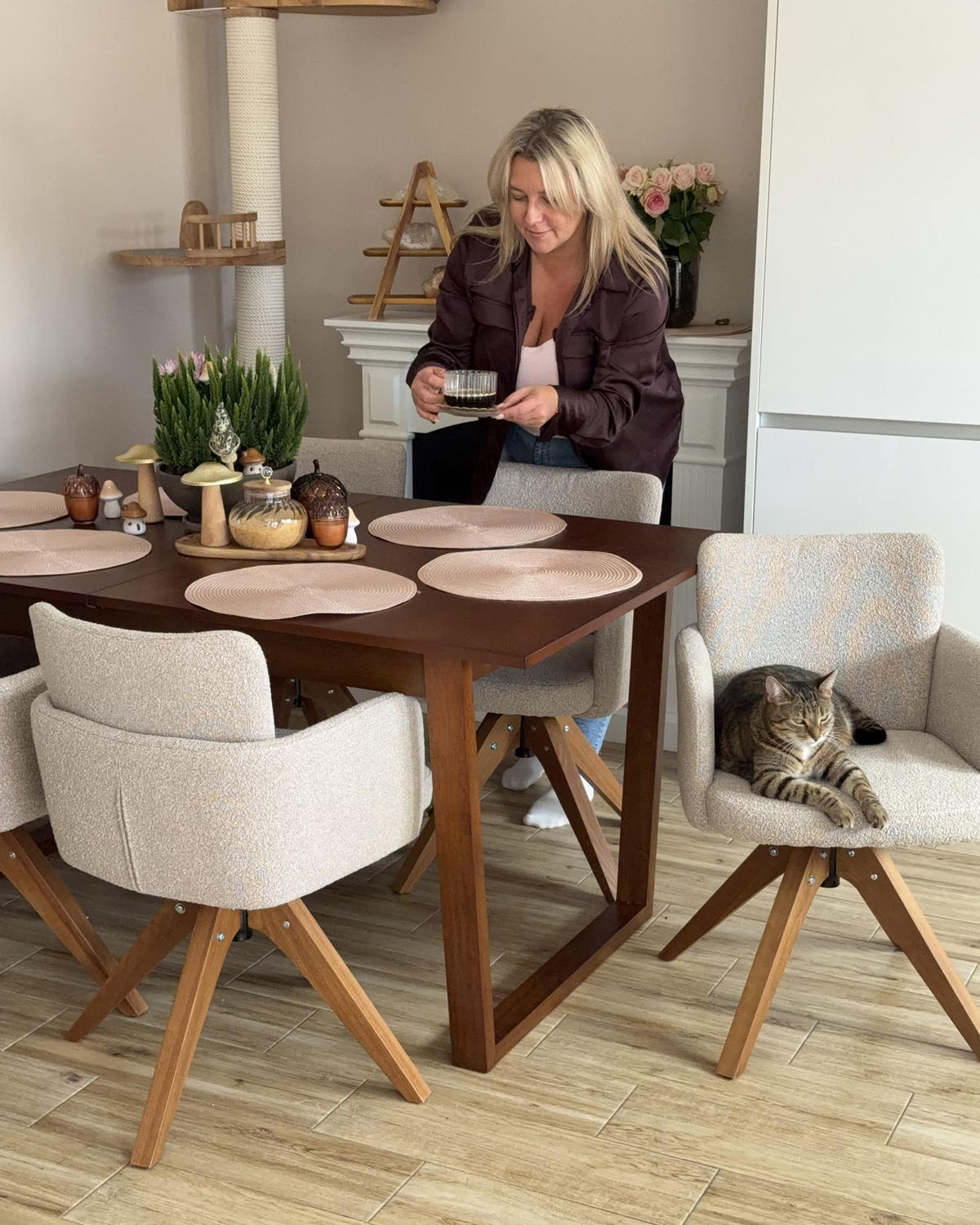 ESSZIMMERSTUHL 2er Set drehbar Bouclé Beige Evelyn - Beige/Braun, Holz/Textil (64/80/64cm) - Beliani