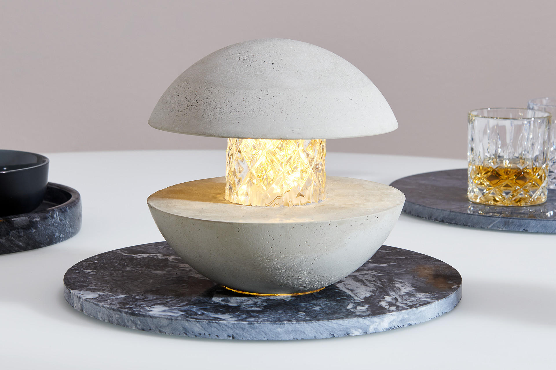Fertige Lampe aus Beton
