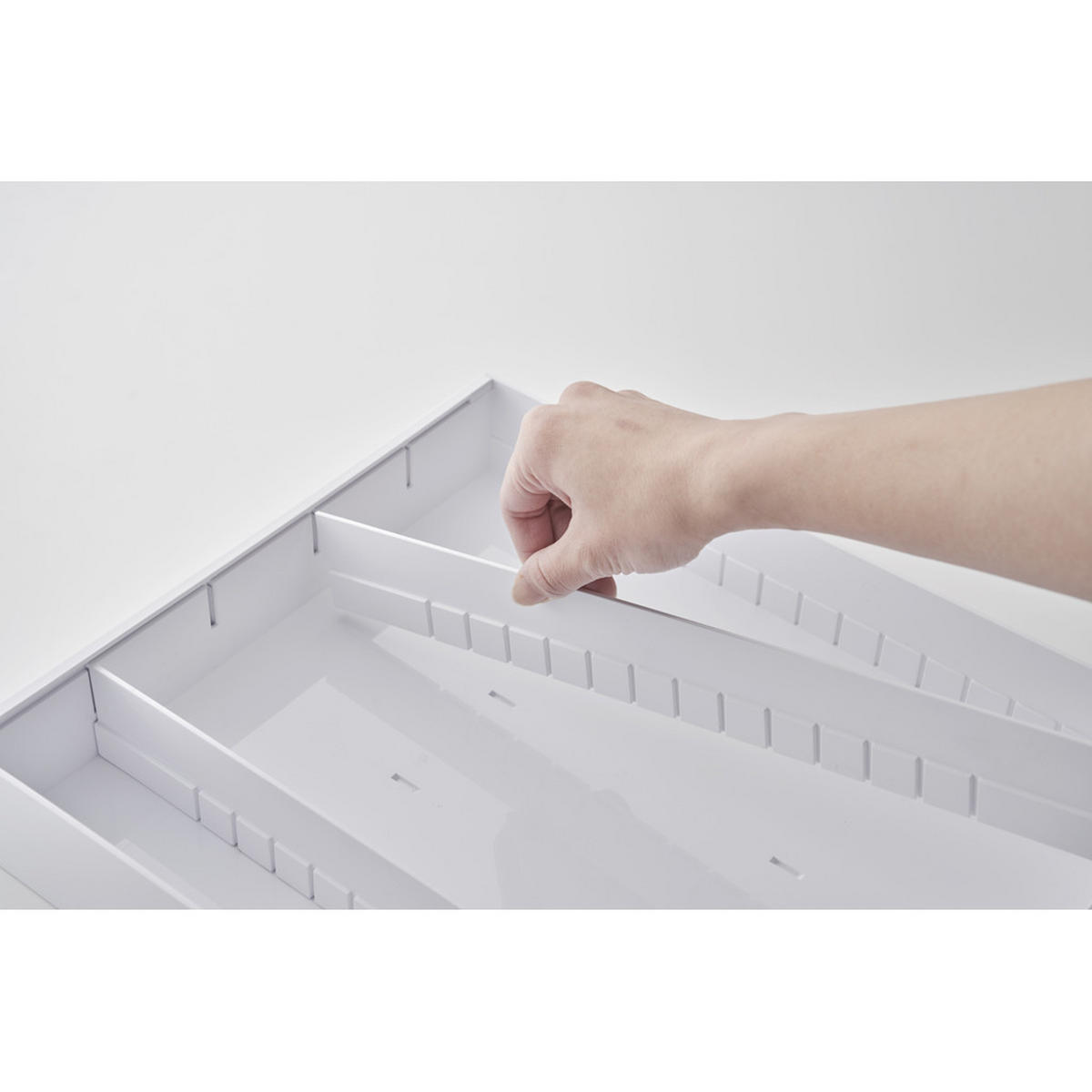 BESTECKKASTEN Tower 5415 Weiß ausziehbar, 5,5 x 30–47,5 x 35 cm - Weiß, Kunststoff (47.5/5.5/35cm) - Yamazaki