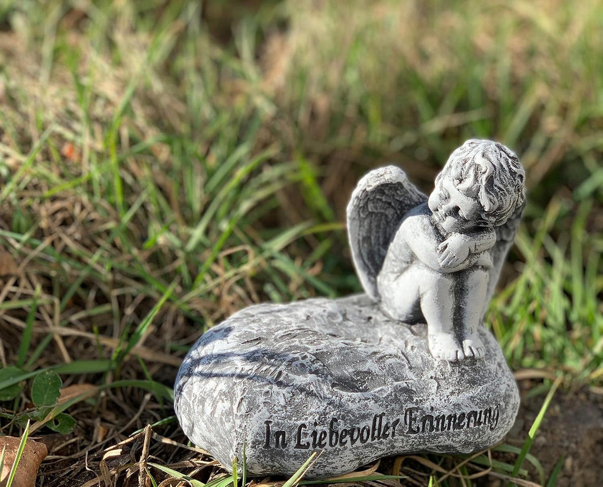 STEINFIGUR Grabschmuck Engel Stein sitzend Inschrift frostfest - Grau, Stein (13/12/8cm) - stoneandstyle