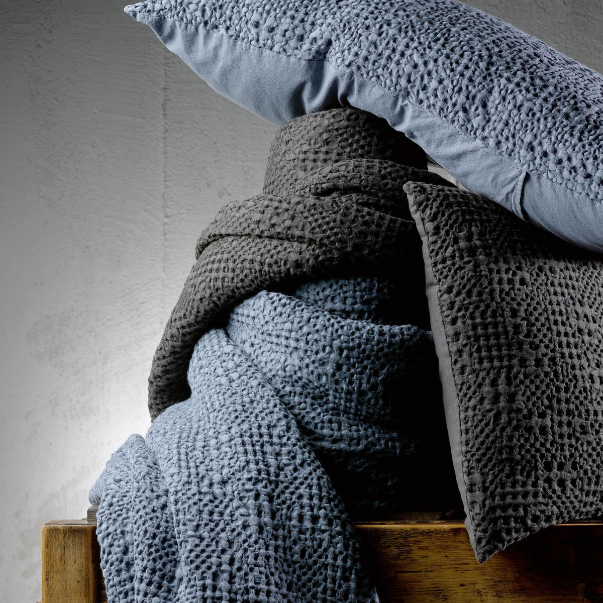 BETTÜBERWURF Tana carbonfarben 260 x 260 cm - Schwarz, Textil (260/260cm) - Vivaraise