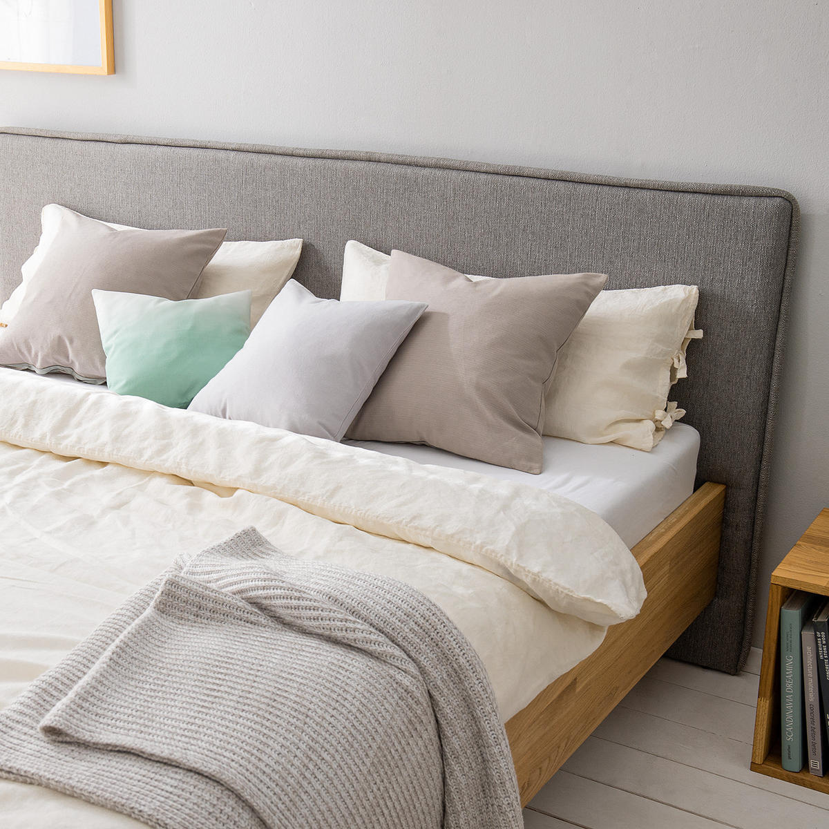 MASSIVHOLZBETT - Webstoff / Eiche massiv - Eichefarben, Textil (180/200cm) - home24