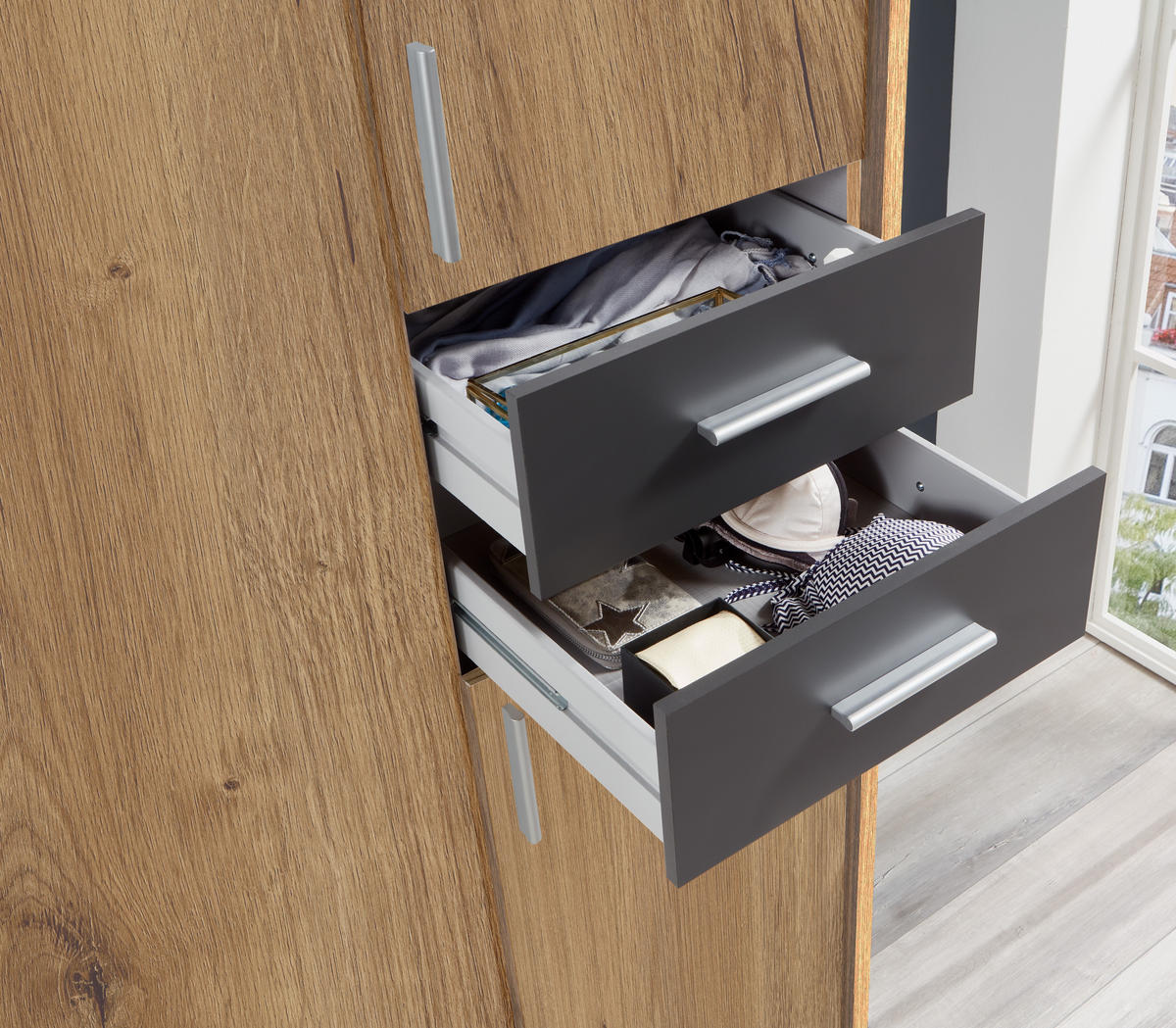 DREHTÜRENSCHRANK Kleiderschrank B228/H210/T58 cm mit Schubkästen & Passepartout & 1 Spiegeltür, Eiche Dekor mit Absetzungen in Grafit / 22570 - Eichefarben/Silberfarben, Holzwerkstoff/Kunststoff (228/210/58cm) - luma-home