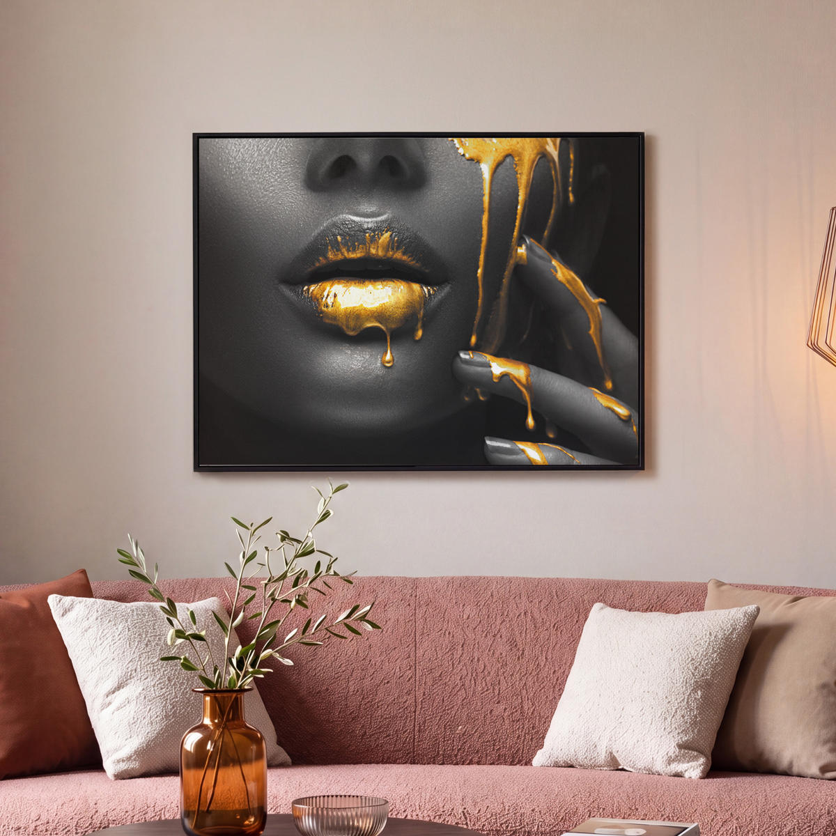 LEINWAND Bilder mit Rahmen - Frau - Schwarz - Gold - Gesicht - Lippen - 70x50 - Goldfarben, Textil (70/50cm) - MuchoWow