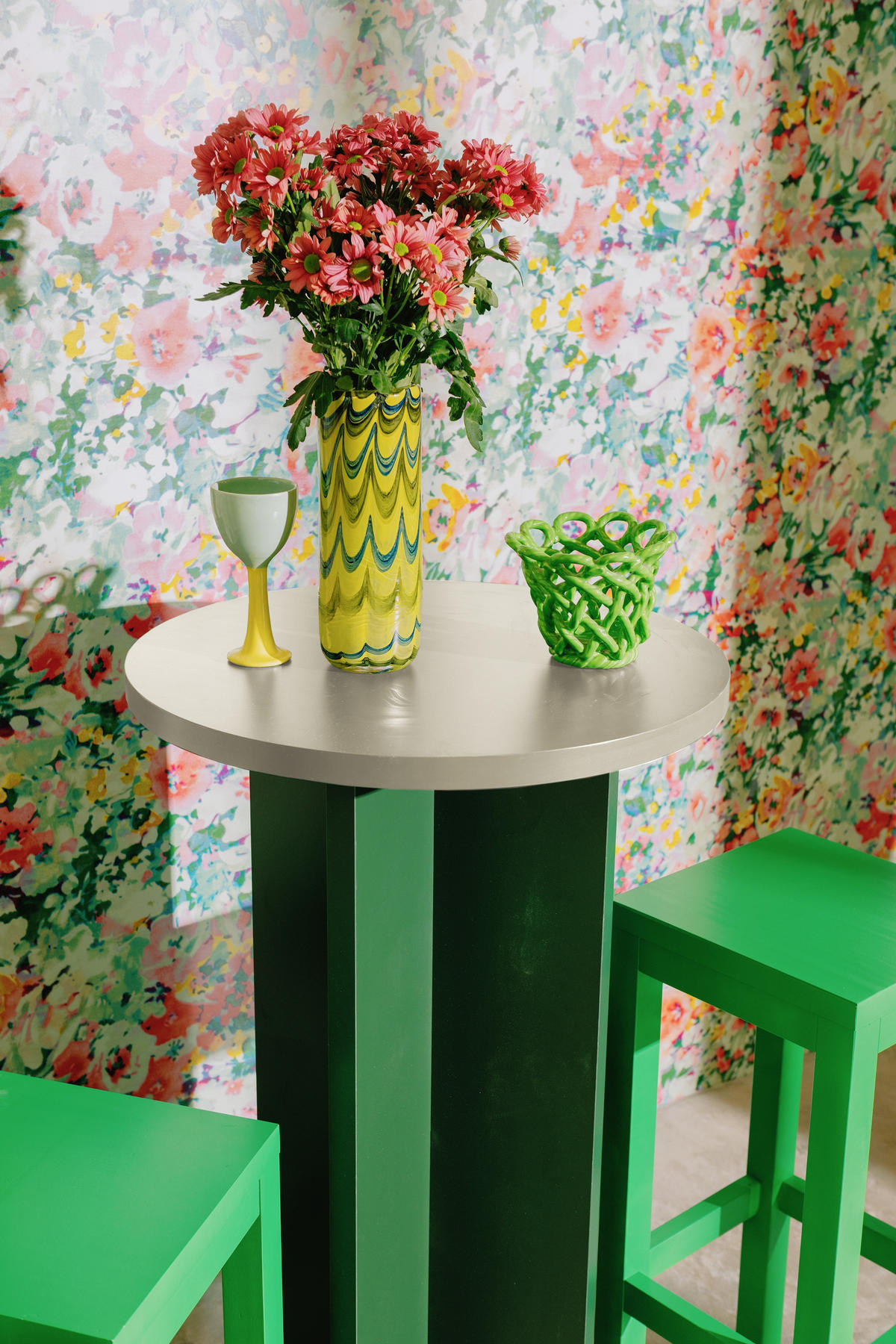 BARTISCH rund 60 cm Taupe und Cedar CHINCHIN - Waldgrün, Holzwerkstoff (60/60/105cm) - RNT By Really Nice Things