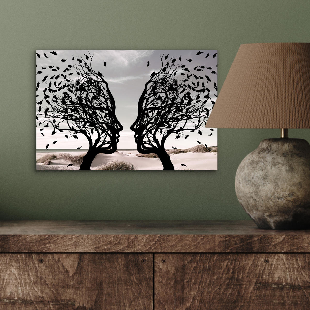 KOVOVÝ OBRAZ Pláž - more - ľudia - strom - moderné umenie 30x20 cm - svetlosivá, kov (30/20cm) - MuchoWow
