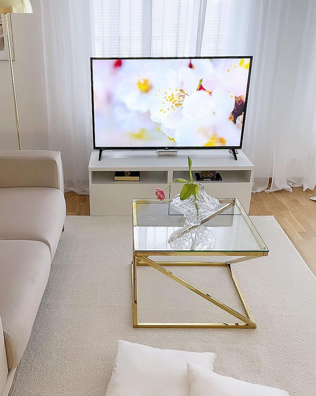 PŘÍSTAVNÝ STOLEK Sklo Zlatý čtvercový 40/40 cm Beverly - zlatá/průhledná, sklo (40/40/55cm) - Beliani