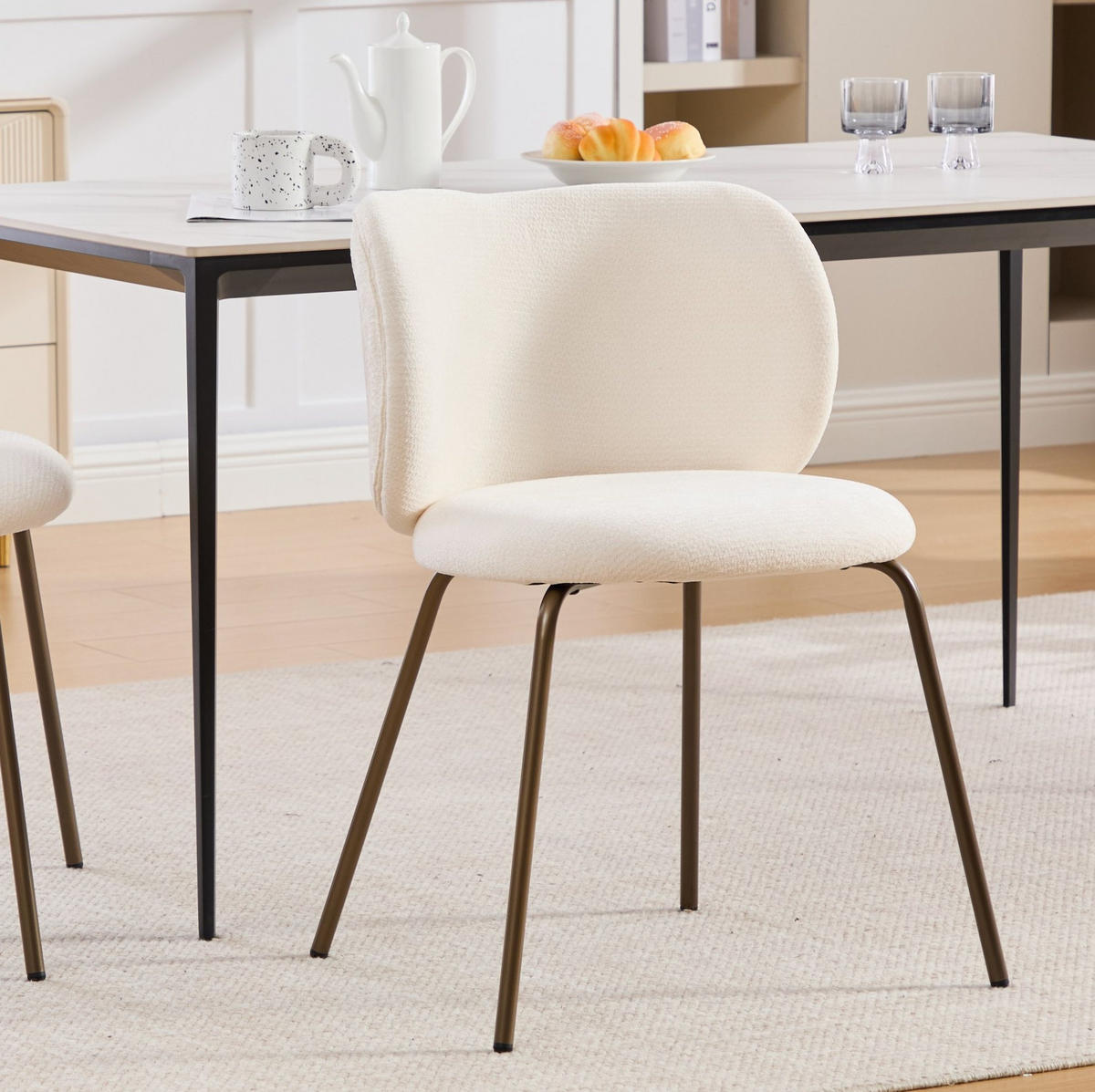ESSZIMMERSTUHL mit gebogener Rückenlehne Chenille Creme Metallbeine - Beige, Metall (46.5/80/52cm) - Meubliv