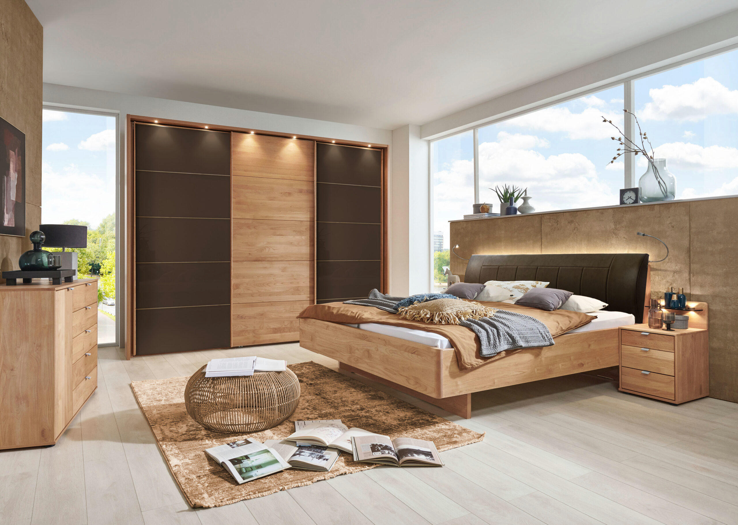 SCHLAFZIMMER Arden mit teilmassiver Erle und Mocca-Glas 4-teilig mit Schwebetürenschrank ohne Spiegel, Doppelbett 180x200cm, zwei Nachttische - Braun, Holzwerkstoff (80/200/120cm)