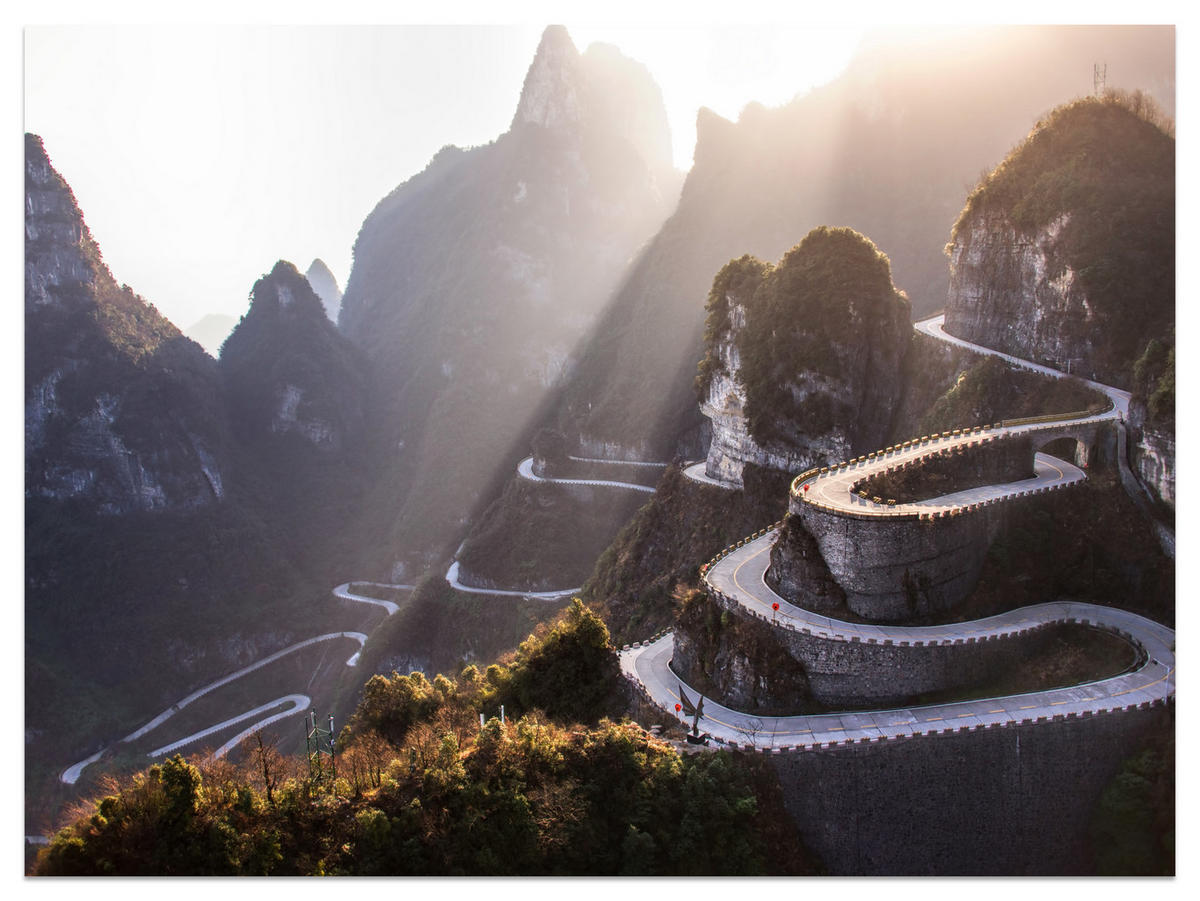 FOTOTAPETE für Wohnzimmer Felsige Bergstraße Sonnenuntergang 400x280 - Beige/Gelb, Papier (400/280cm) - Muralo