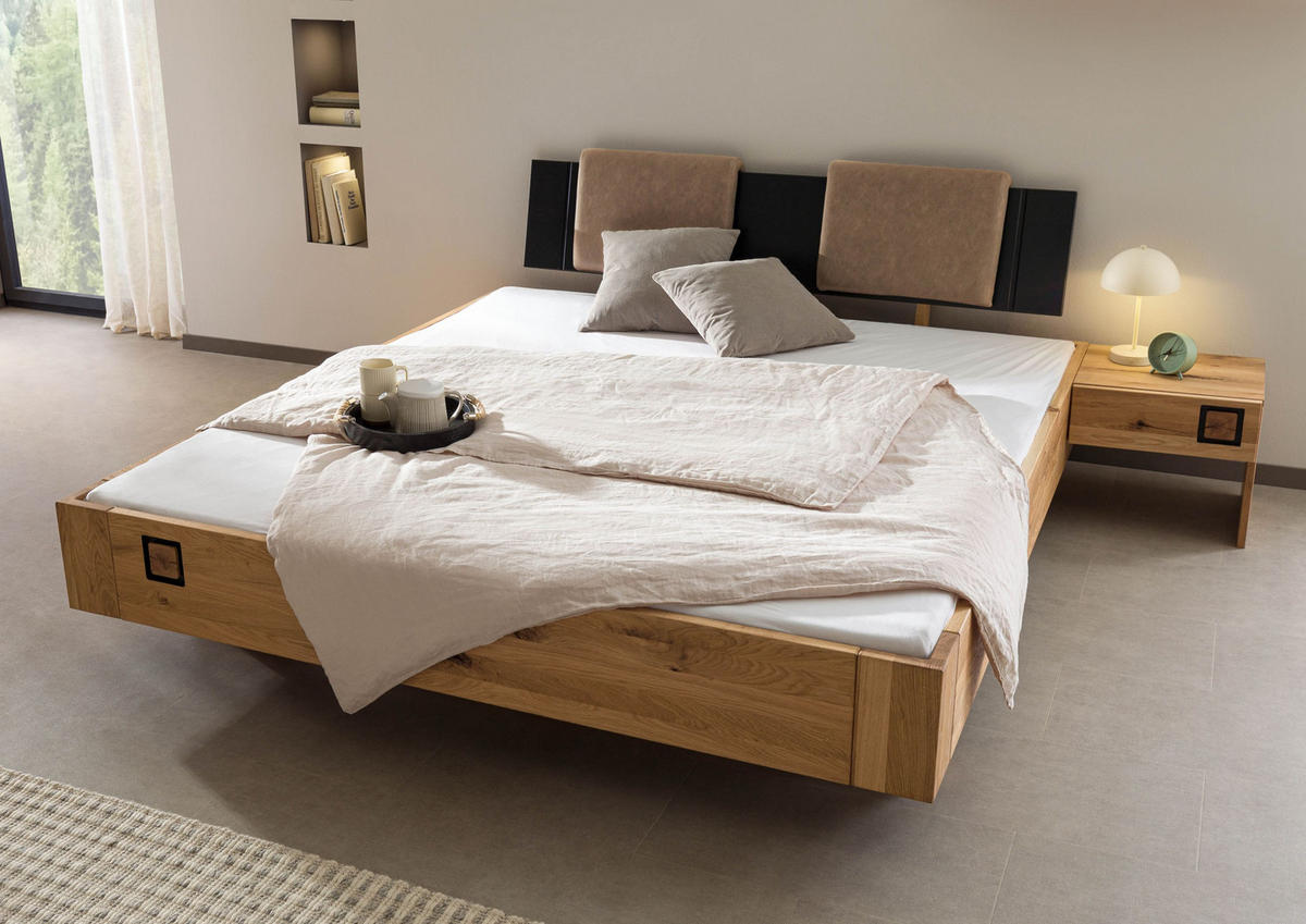 BETT mit Nachttisch Massivholz Wildeiche 160 x 200 x 86 natur KITZBÜHEL #261 - Braun, Holz (160/200cm) - Massivmoebel24