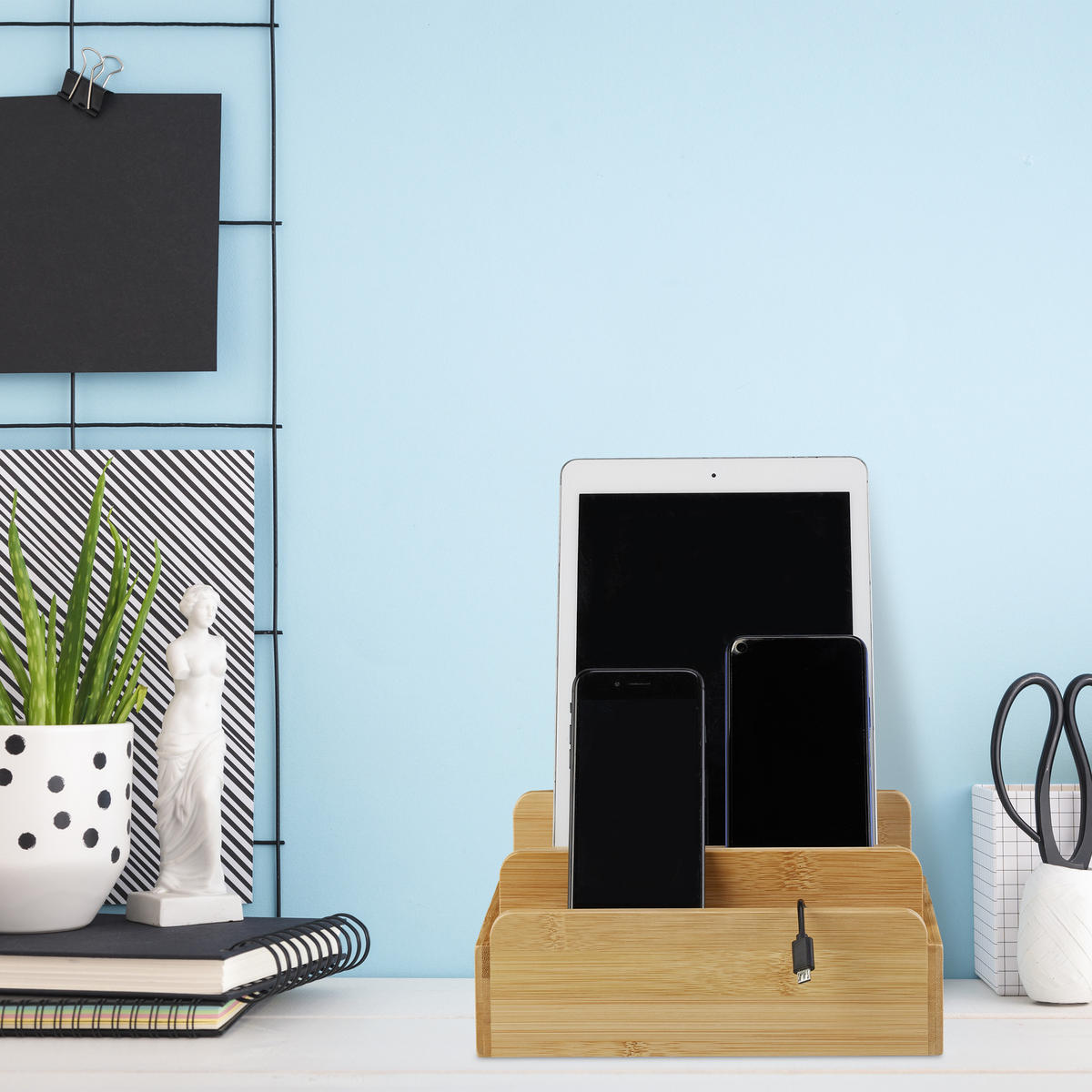 NABÍJACIA stanica - svetlohnedá, drevo (15/22.5/10cm) - Relaxdays