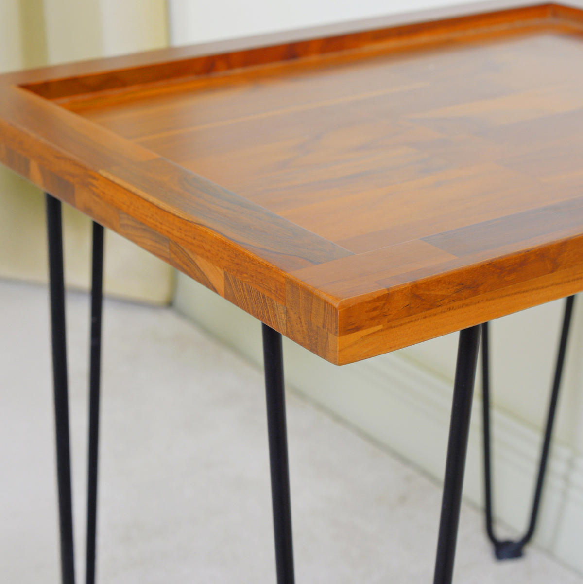 COUCHTISCH 55/45/53 cm mit Massivholzplatte, lackierten Eisenfüßen und rutschfesten Fußpolstern, Naturholz - Naturfarben, Holzwerkstoff (55.5/45/53cm) - Redom