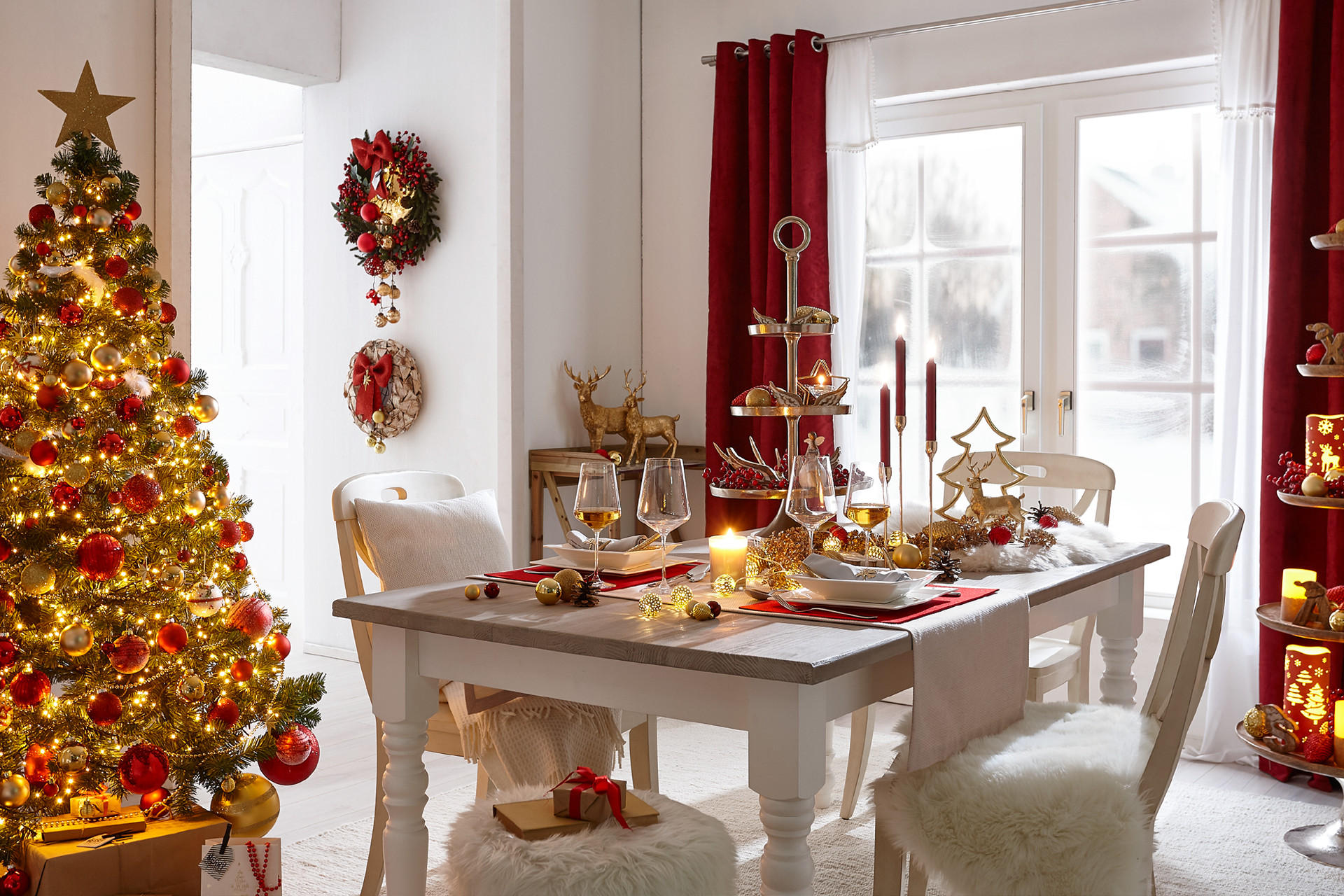 gedeckter weihnachtstisch