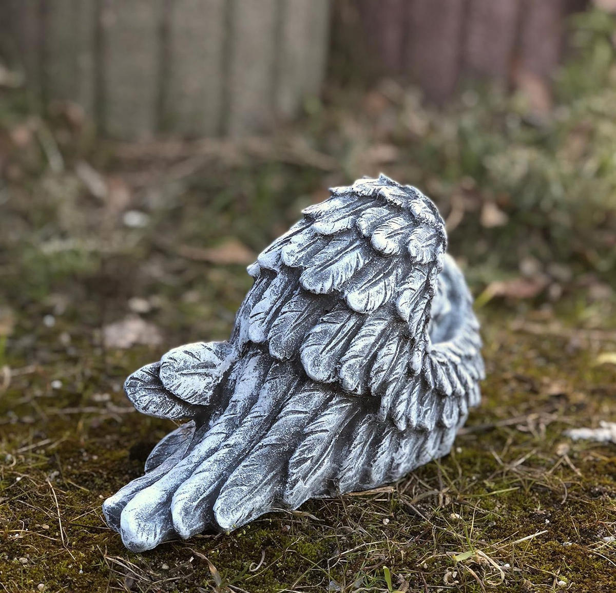 STEINFIGUR Engel im Flügel Grabschmuck frostfest wetterfest - Grau, Stein (18/13/9cm) - stoneandstyle