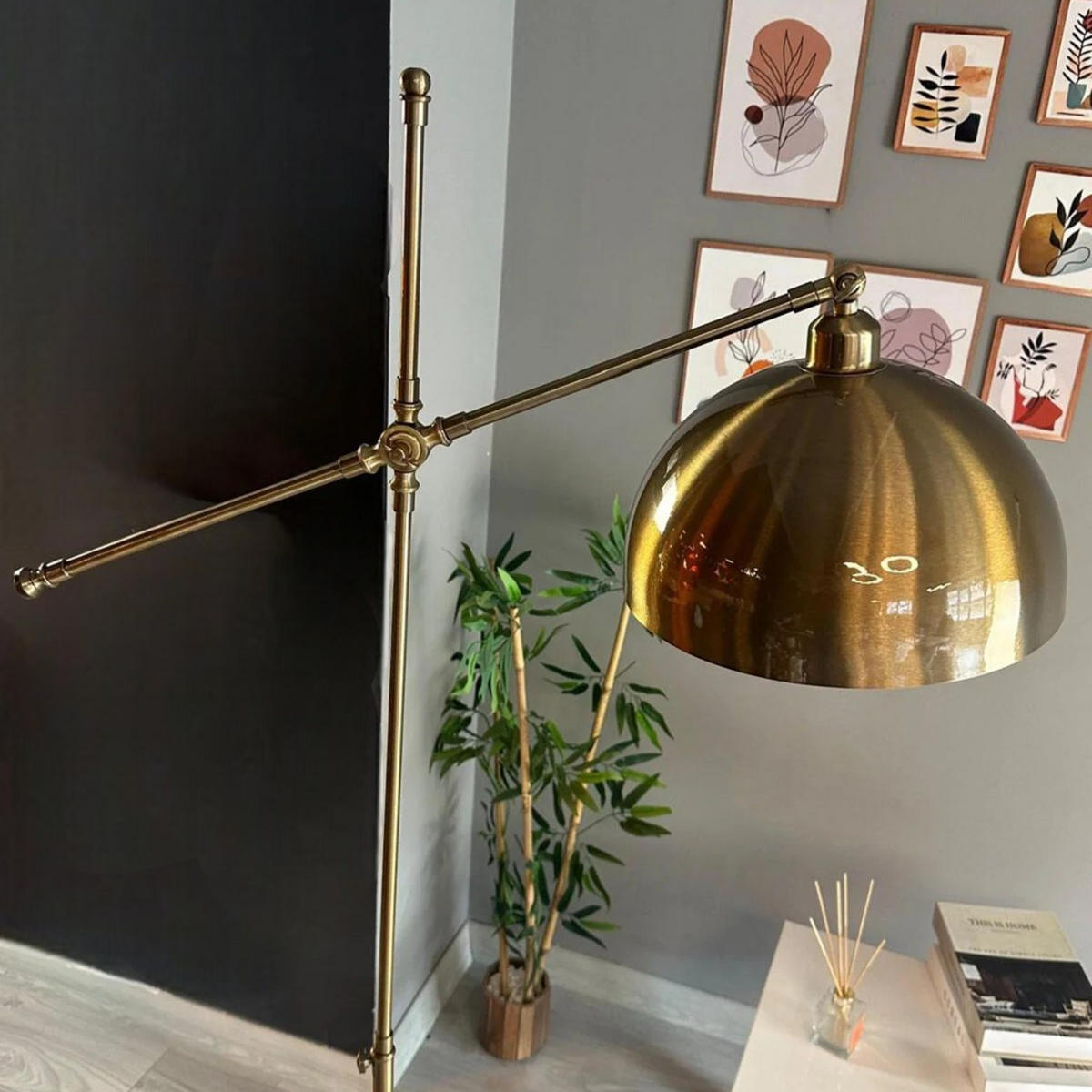 STEHLAMPE Stelan aus Metall mit E27, verstellbarer Lampenschirm - Messingfarben, Metall (37/37/171cm) - Bamyum