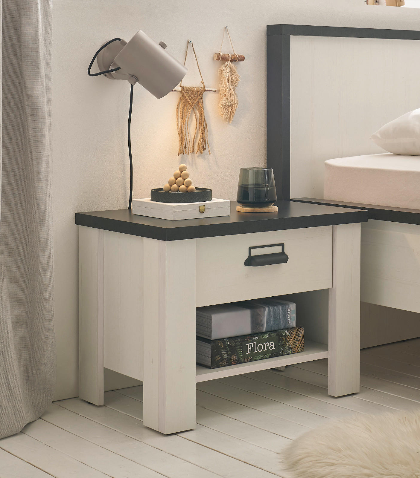 NACHTTISCH weiß Pinie und Anthrazit Landhaus, Nachtkommode mit Schubkasten 60 x 46 cm - Anthrazit/Weiß, Holzwerkstoff/Metall (60/46/39cm) - Furn.Design
