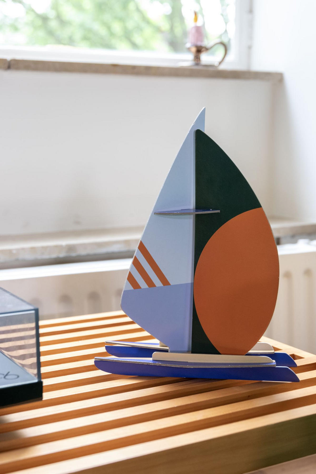 DEKOFIGUR Abstraktes Segelboot 9/31 cm - Multicolor, Wellpappe (9/31/23cm) - KUNSTLOFT