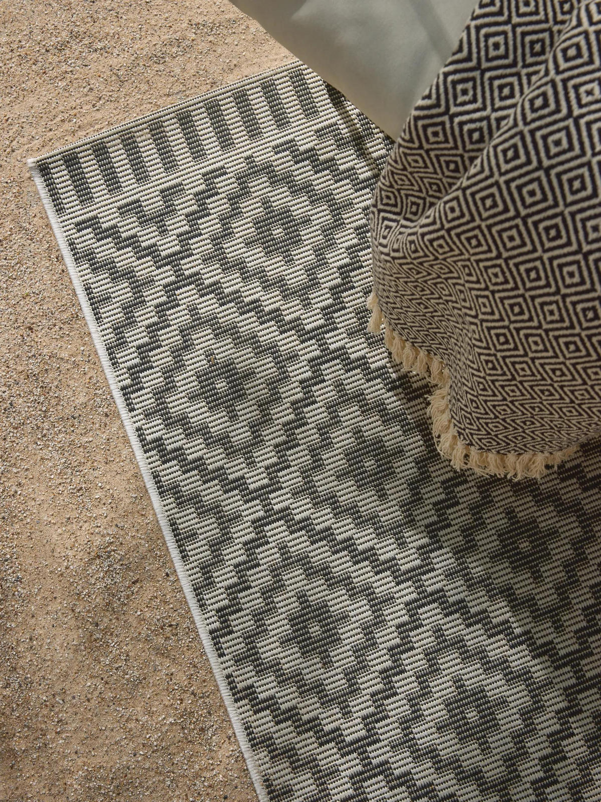 OUTDOORTEPPICH Metro Schwarz/Weiß 80x200 cm - Schwarz, Textil (80/200cm) - benuta Nest