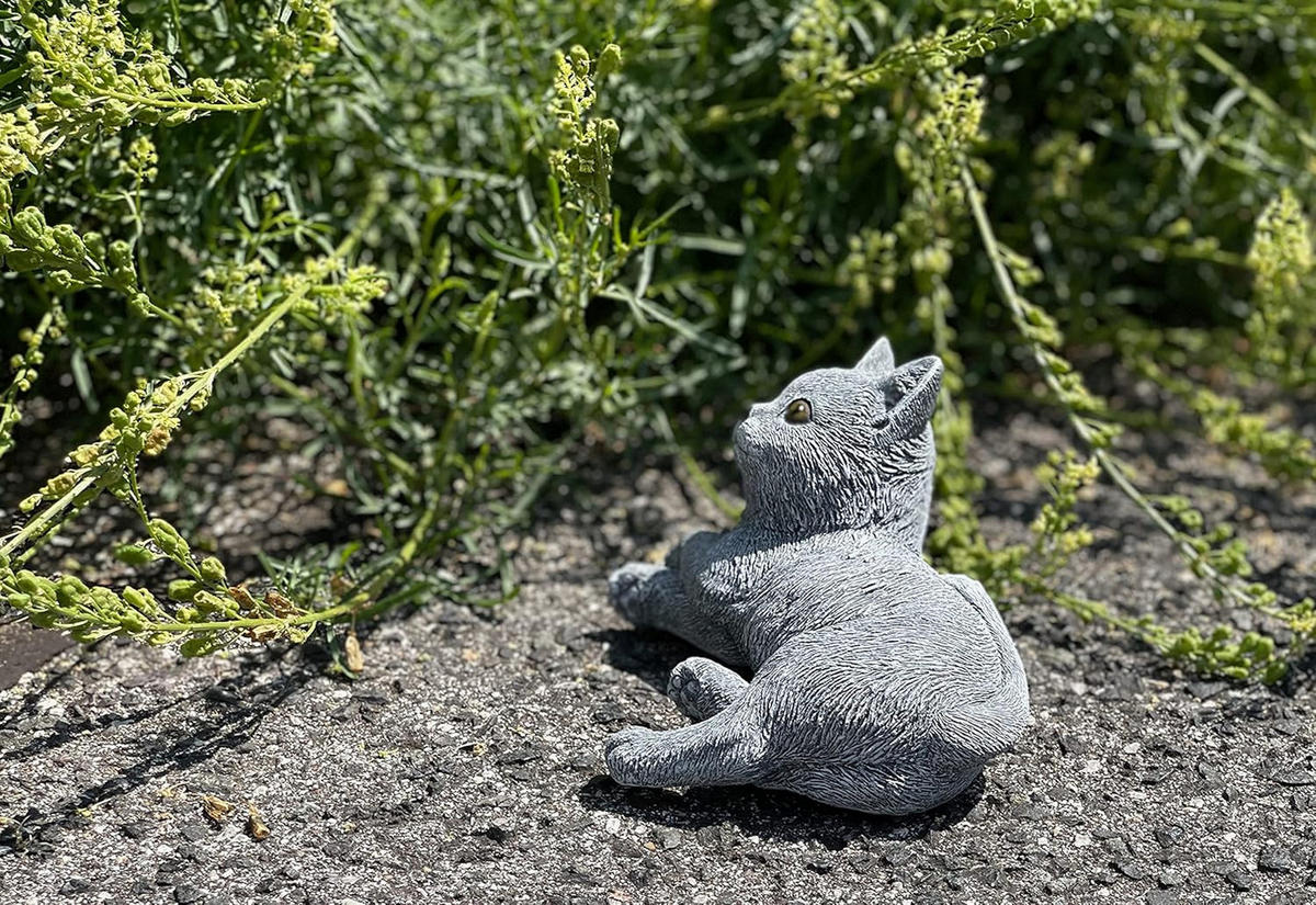 STEINFIGUR Katze Angelina liegend frostfest Steinguss - Grau, Stein (14/9/10cm) - stoneandstyle