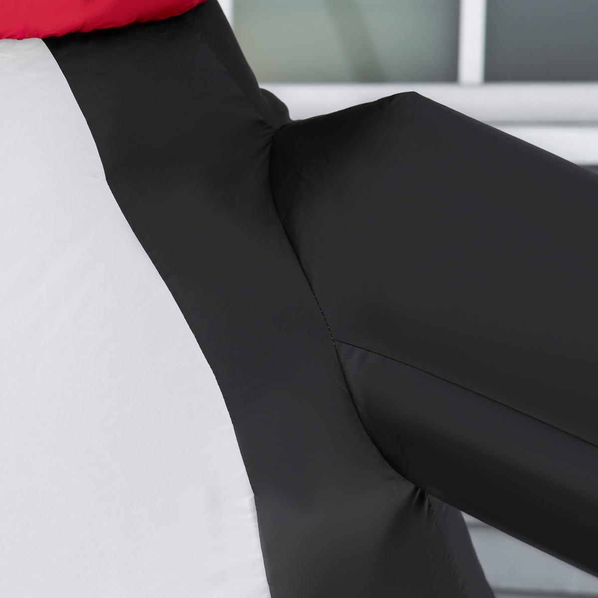 AUFBLASBARE Weihnachtsdeko 2,5 m Weihnachtspinguin mit 3 LED-Lichtern Gartendeko - Multicolor, Textil (100/250/162cm) - HOMCOM