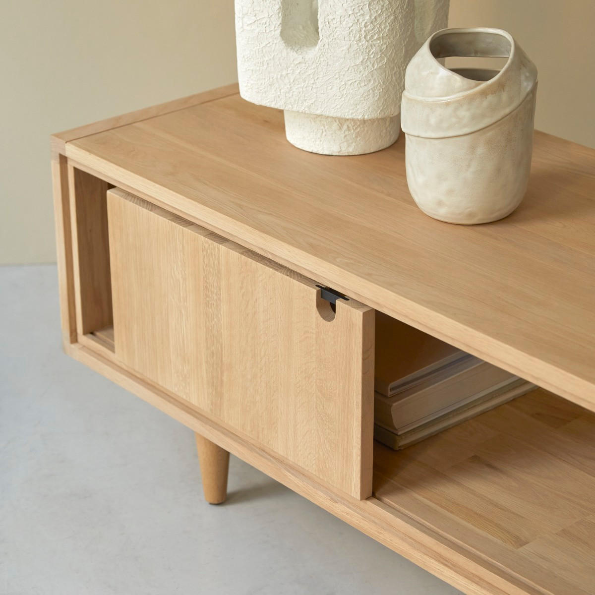 TV-SCHRANK Jonàk Natur aus Eiche - Naturfarben, Holz (140/45/45cm) - Tikamoon