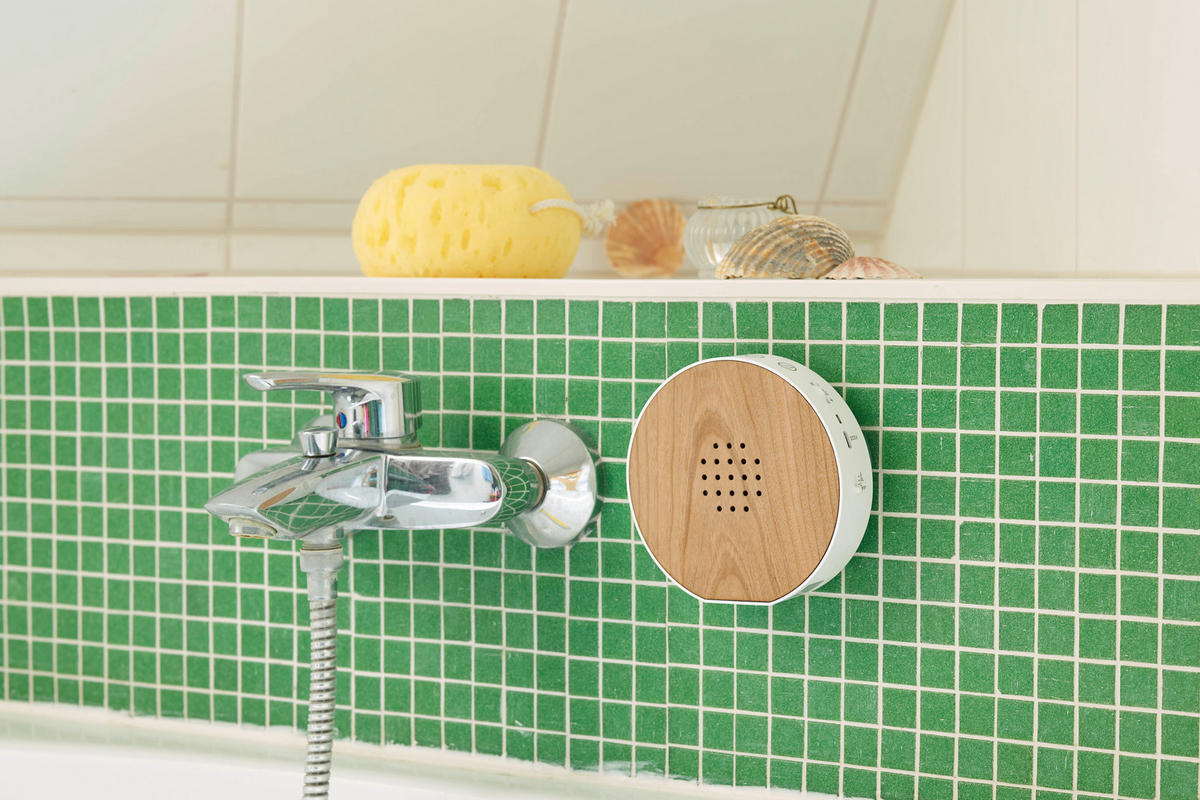 NATURGERÄUSCHEBOX - Echtholz mit Bewegungsmelder und LED-Beleuchtung für entspannende Klänge, Rund Kirschholz - Kirschbaumfarben, Holz (4.1/13/14.5cm) - Northpoint