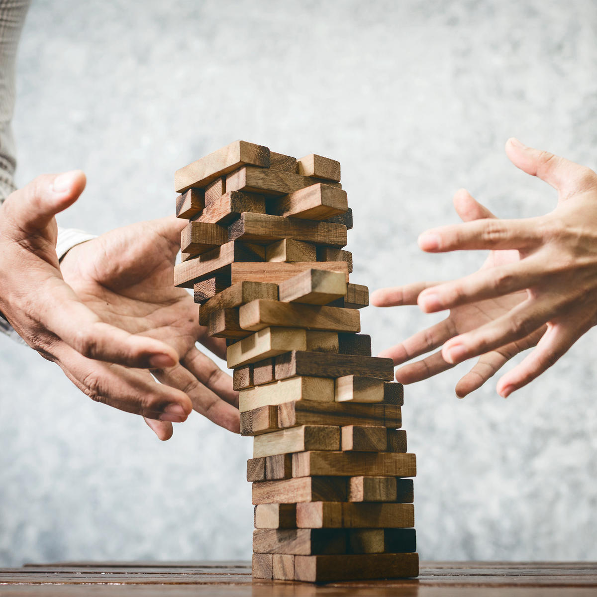 WACKELTURM - Braun, Holz (9.5/8.5cm) - Relaxdays