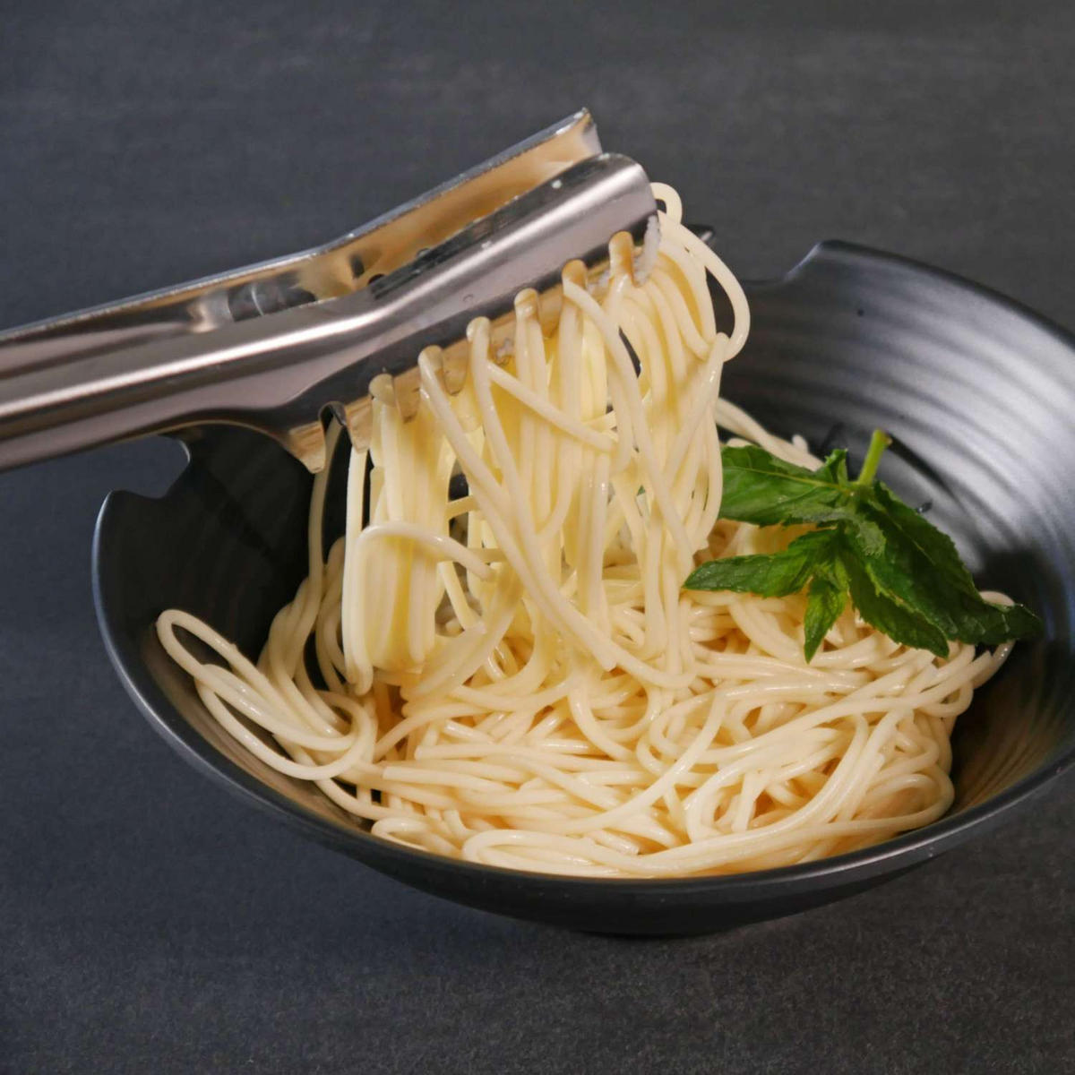 SPAGHETTILÖFFEL und Spaghettizange (2er Set) - Silberfarben, Metall - Intirilife