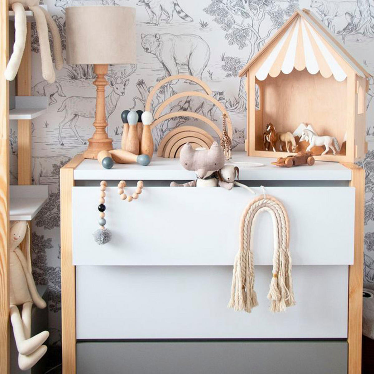 DĚTSKÁ KOMODA Bílá a šedá - bílá, kompozitní dřevo (100/86.5/50cm) - Petits-meubles