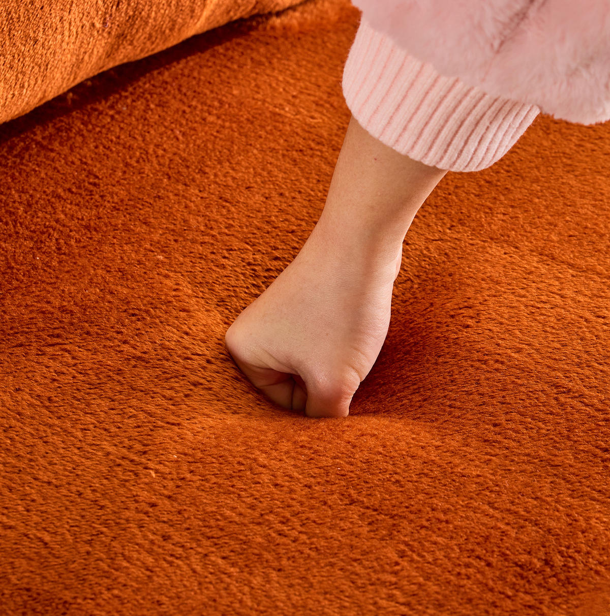 BODENSCHLAFSOFA klappbar mit hochdichtem Schaumstoff, 4 Kissen und vielseitiger Nutzung, Orange - Orange, Kunststoff (198/76/60cm) - Redom