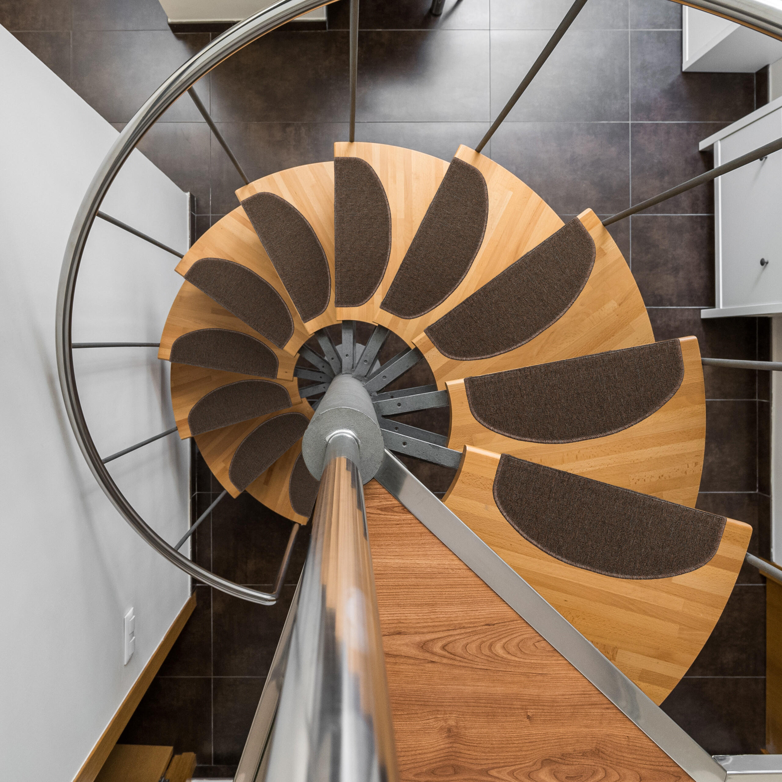 15XSTUFENMATTEN - Dunkelbraun, Kunststoff (24/65/4cm) - Relaxdays