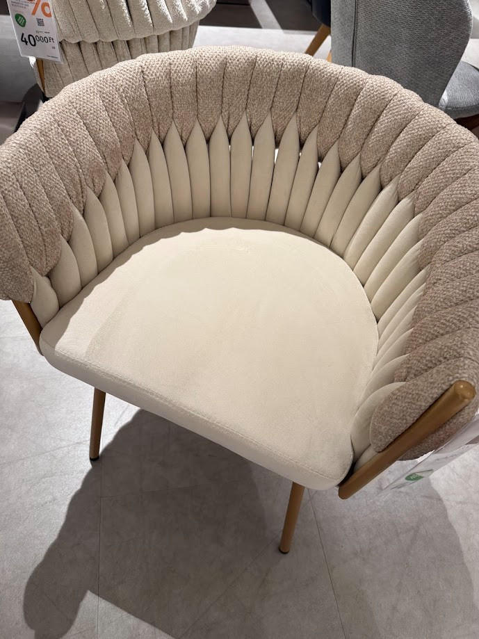 KAROSSZÉK TWISTY-BUDAÖRS OUTLET - Novel