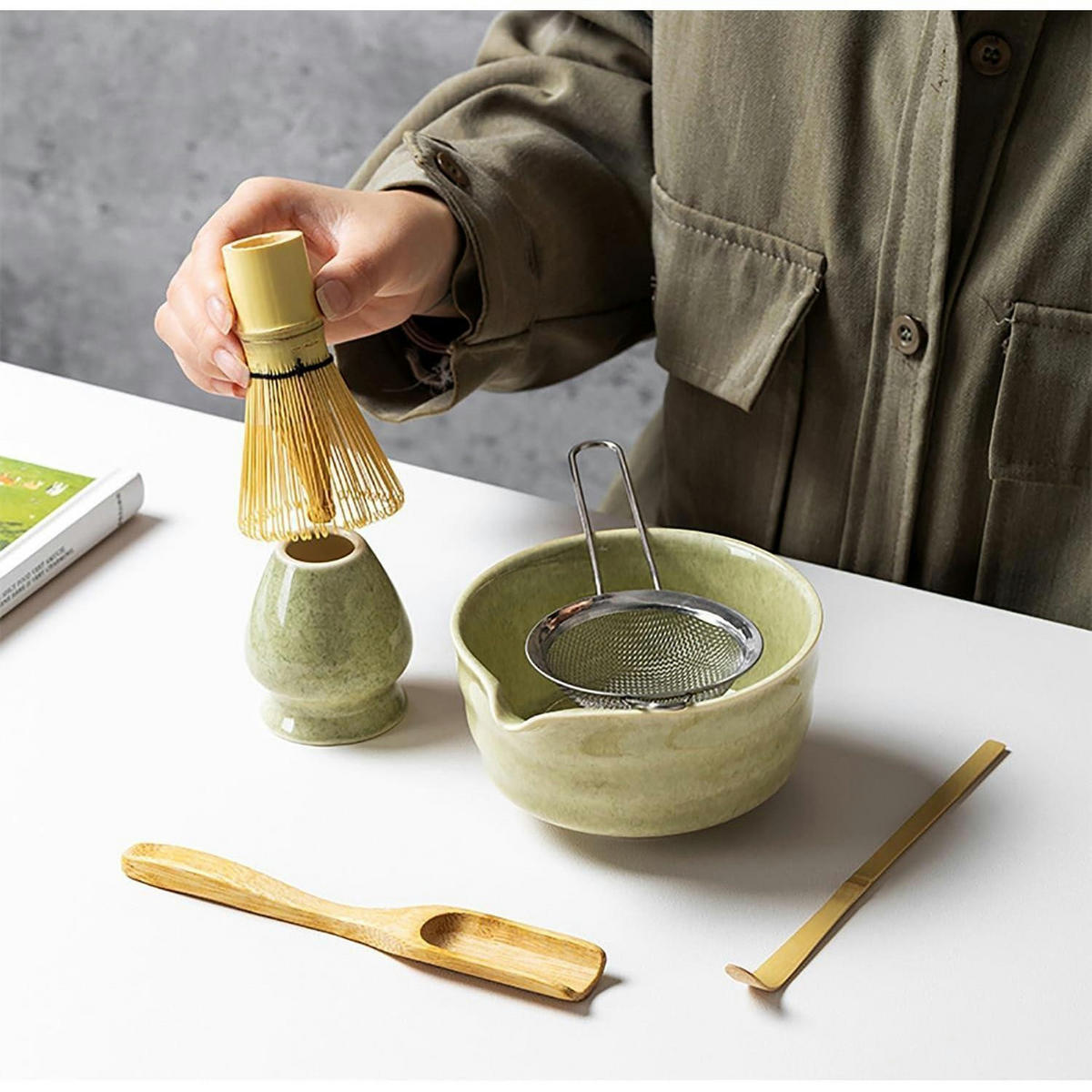 TEEZUBEHÖR 7-teiliges Set Matcha Schale mit Ausguss und Bambusbesen - Grün, Keramik (12.5/1.5/14cm)
