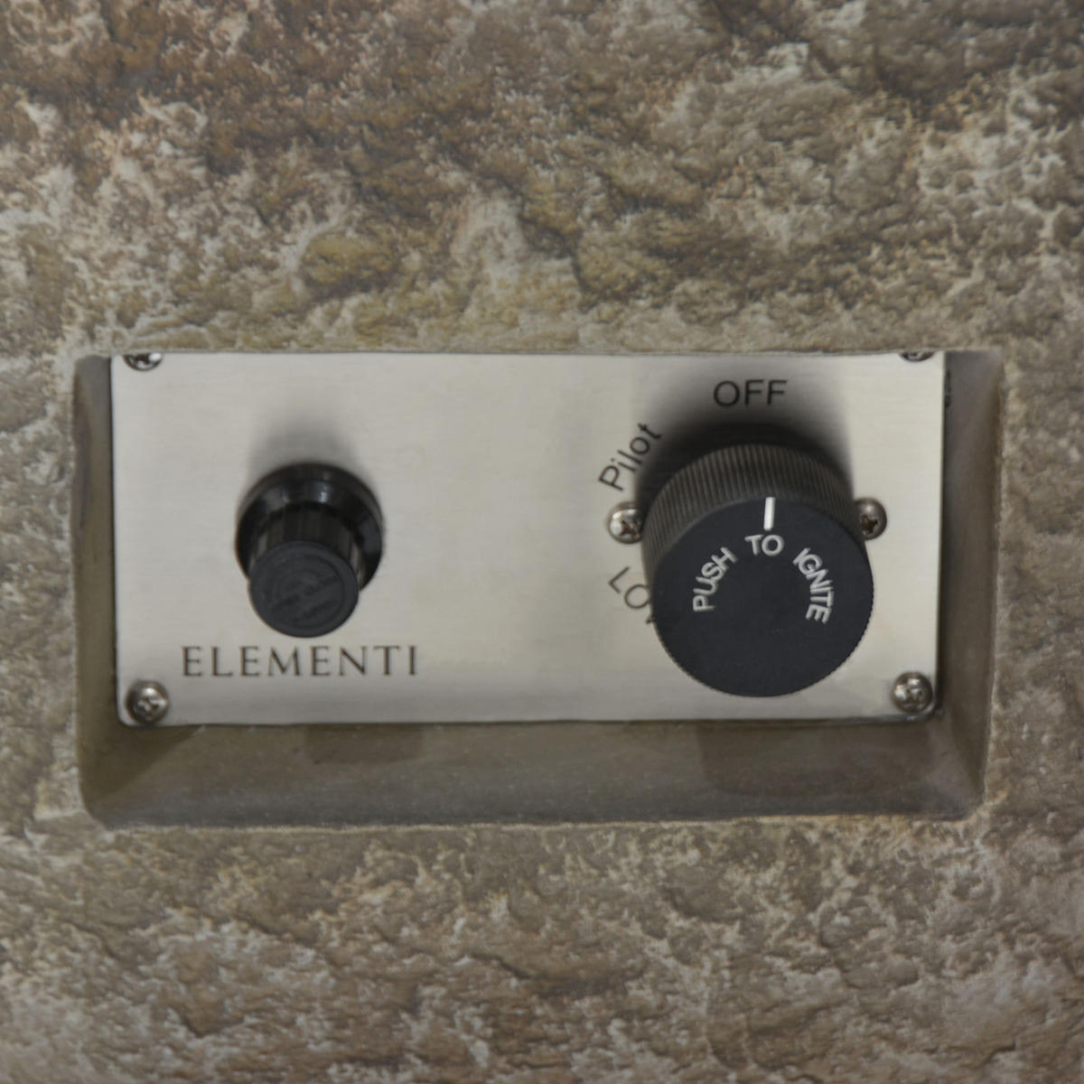 FEUERTISCH Boulder Gasfeuerstelle aus GF-Beton - 4-tlg. Set inkl. Glasumrandung, Brennerabdeckung und Gasflaschen-Abdeckung - Naturfarben, Naturmaterialien (89/41/110cm) - Elementi