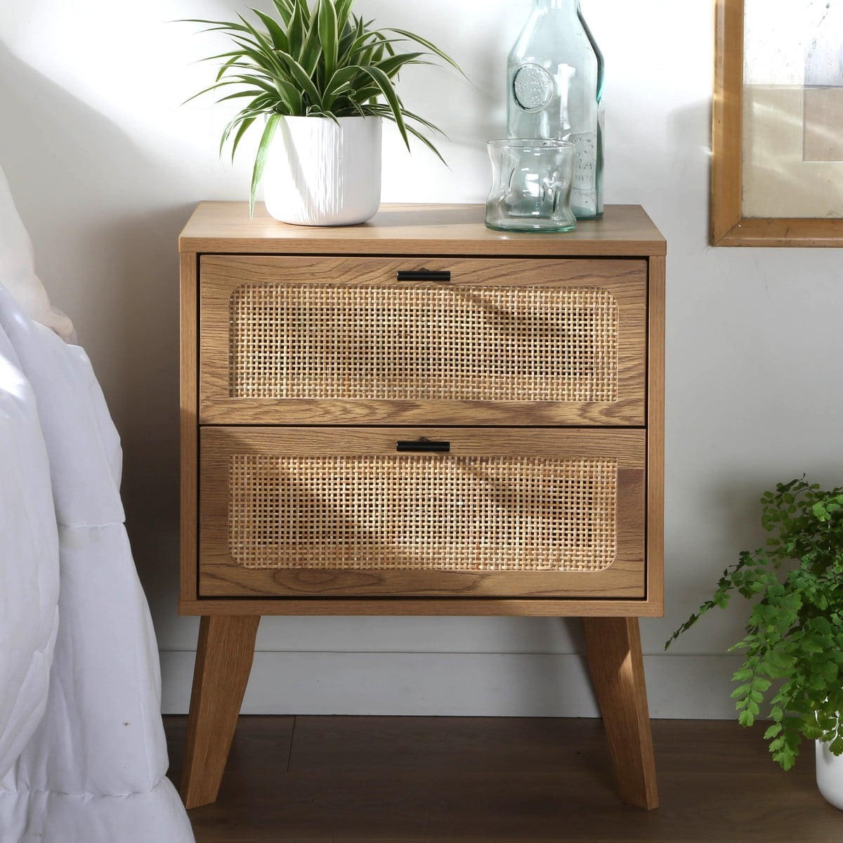 NACHTTISCH mit 2 schubladenrattanfronten und holzdekorbeinen alia 45/29/56 cm - Eschefarben, Holzwerkstoff (45/56/29cm) - Calicosy