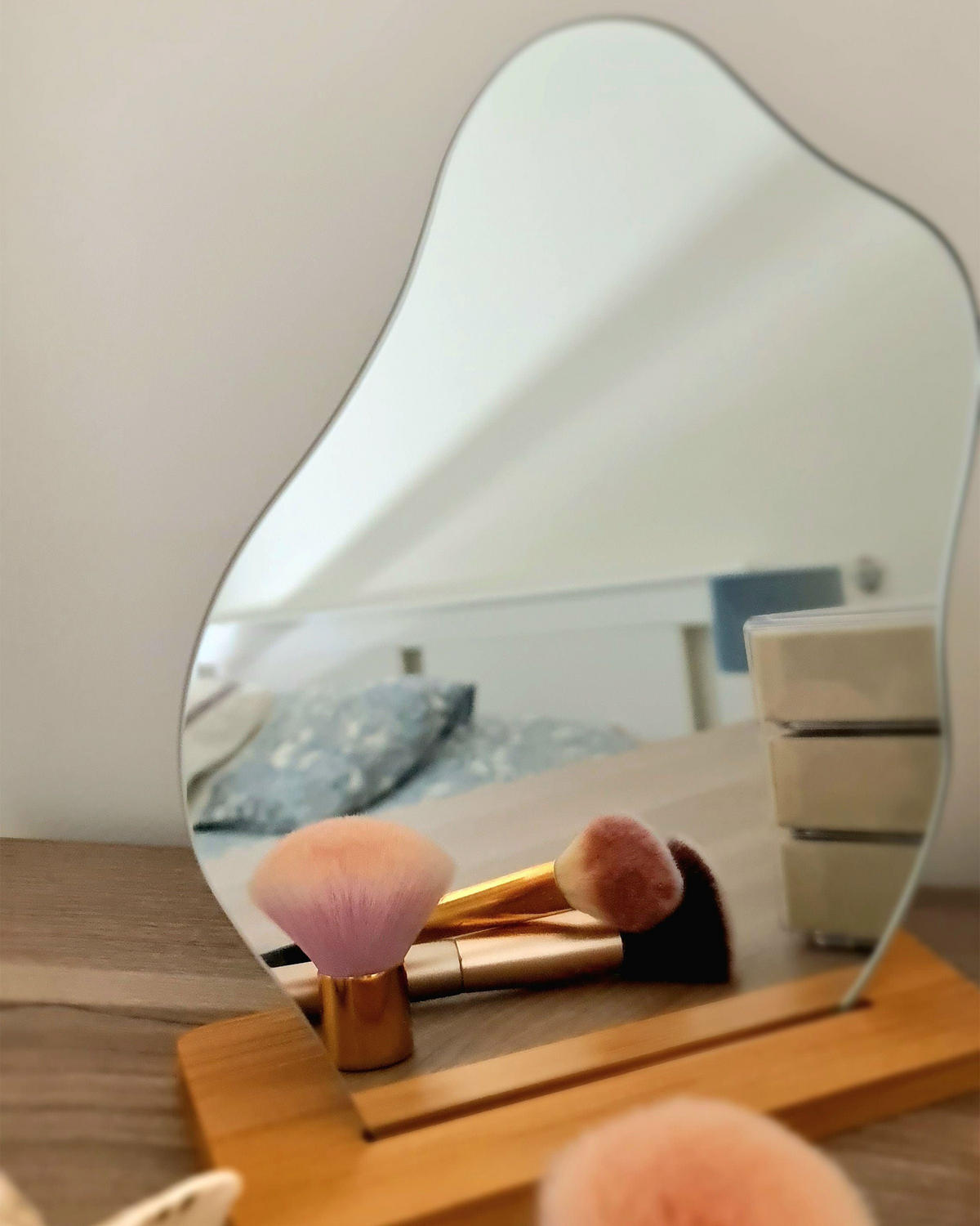 OGLINDĂ DECORATIVĂ lemn de bambus nuanță deschisă de lemn 22/19 cm Lozere - maro deschis, lemn (19/22/7cm) - Beliani