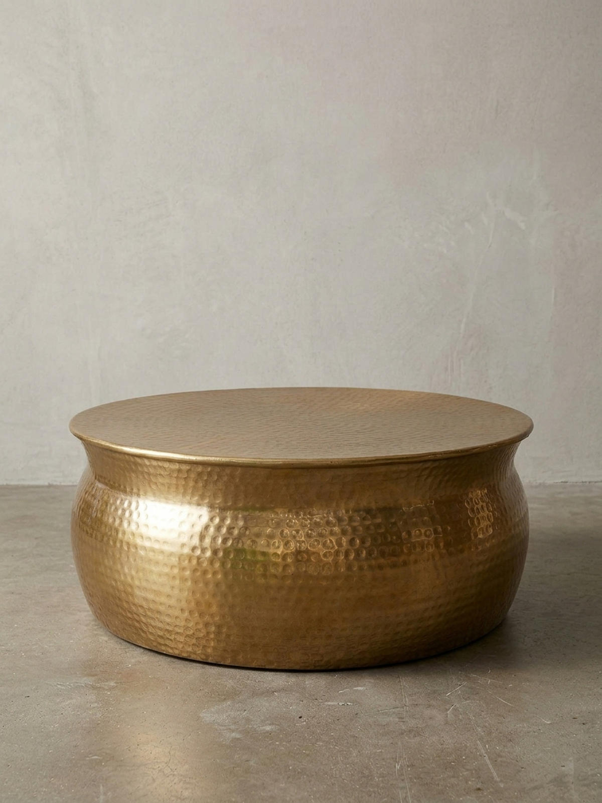 COUCHTISCH Orient Handgefertigt Hammerschlag-Aluminium Großzügige Ablagefläche, Gold 75x75x31 cm - Goldfarben, Metall (75/75/31cm) - KADIMA DESIGN