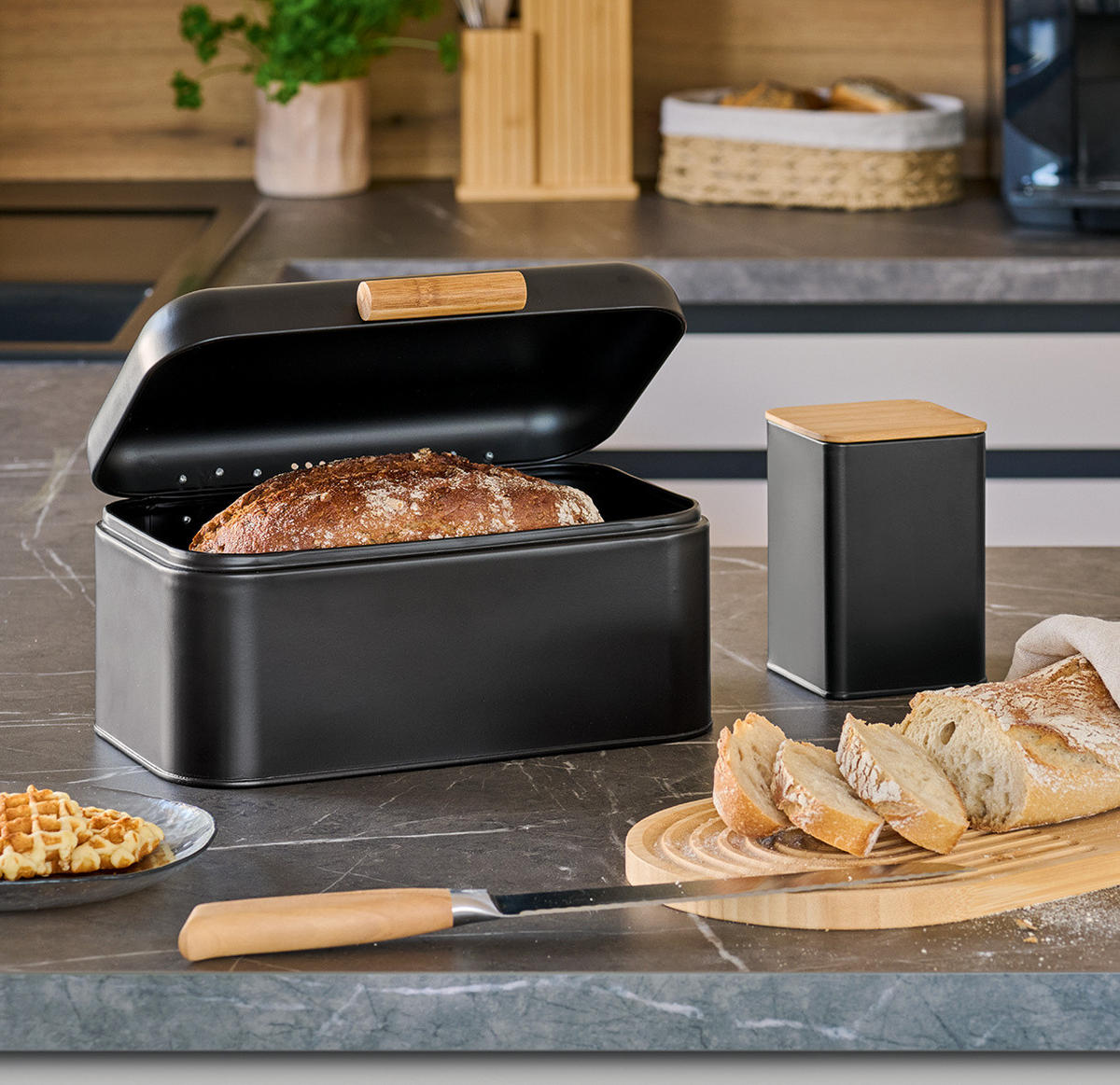 BROTKASTEN aus Metall 30,5/20,5/15,2 cm - Schwarz, Naturmaterialen (20.5/15.2/30.5cm) - ZELLER