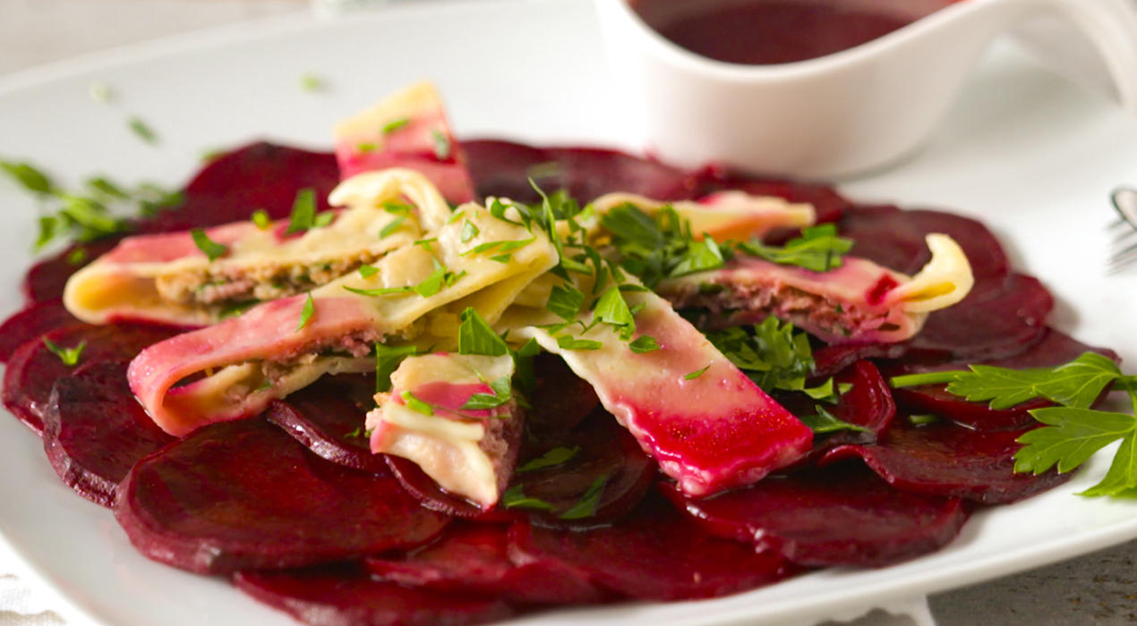 XXXLecker_Maultaschensalat-auf-Rote-Beete-Carpaccio