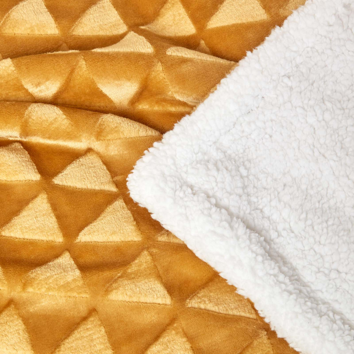 KUSCHELDECKE Sherpa 130/160 cm, Samtdecke mit Dreieckmuster - Dunkelgelb, Textil (130/160cm) - Homescapes
