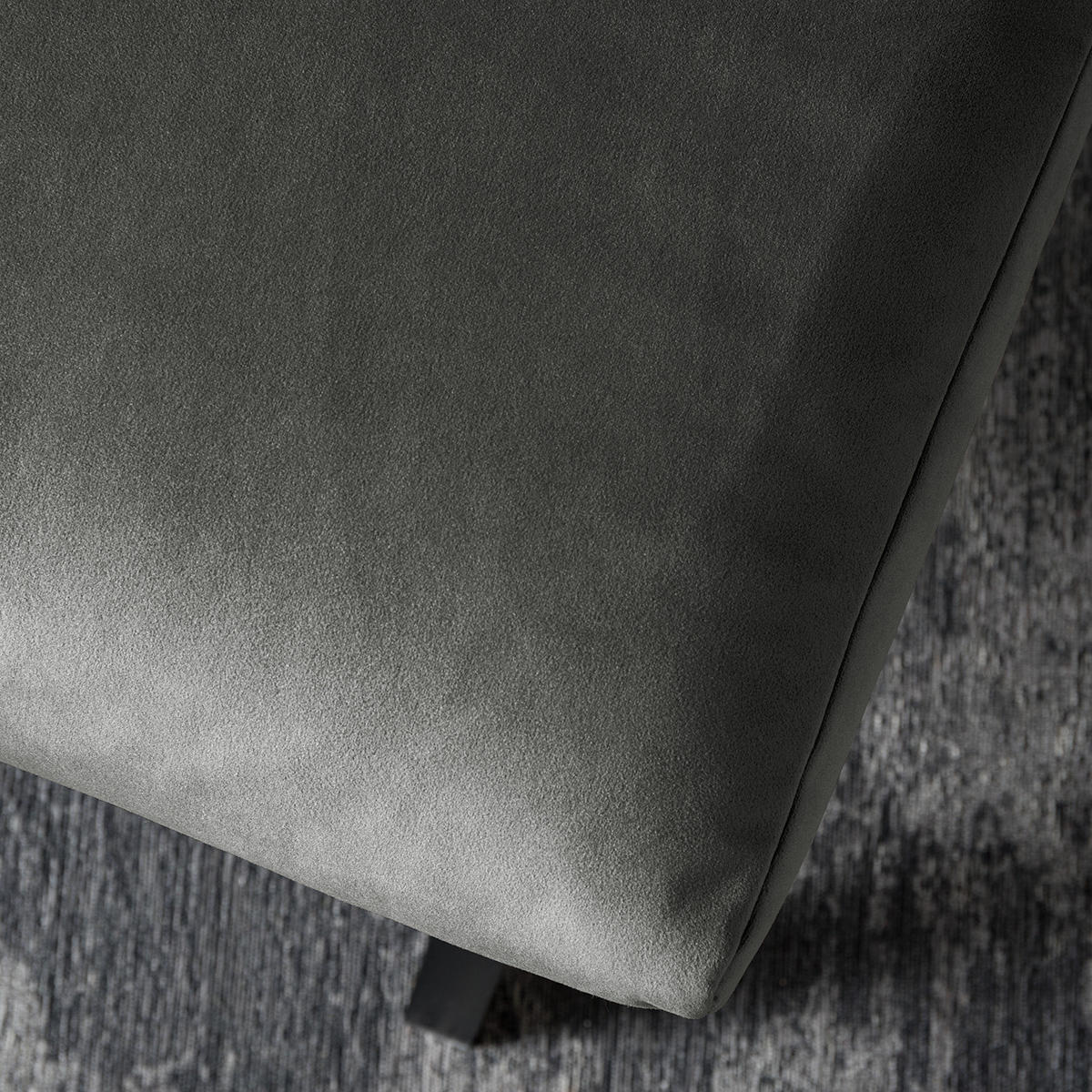 POLSTERHOCKER mit Holzfüßen - Schwarz/Grün, Eichenholz/Textil (51/37/41cm) - home24