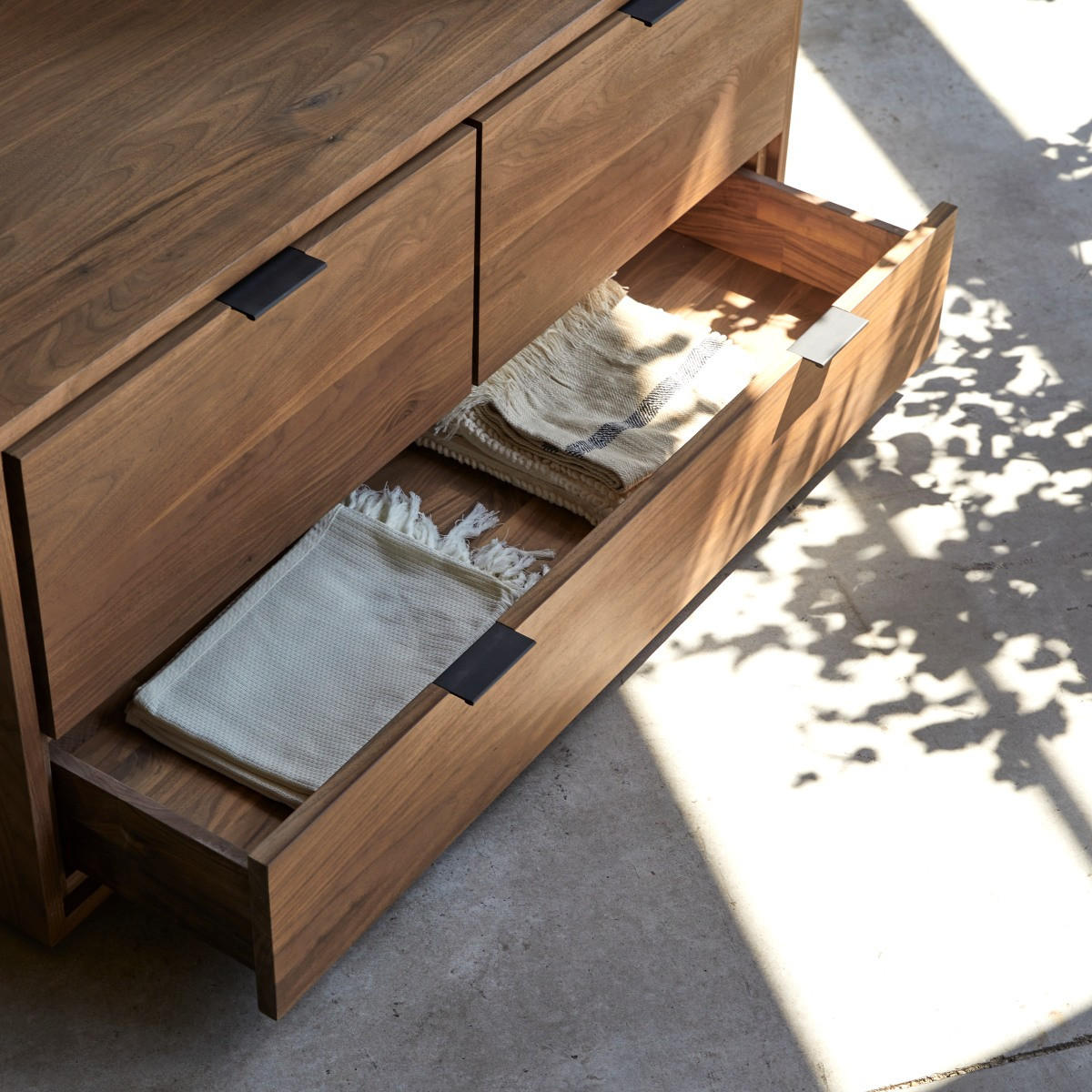 TV-SCHRANK Senson Dunkelbraun aus Walnuss - Dunkelbraun, Holz (120/55/45cm) - Tikamoon