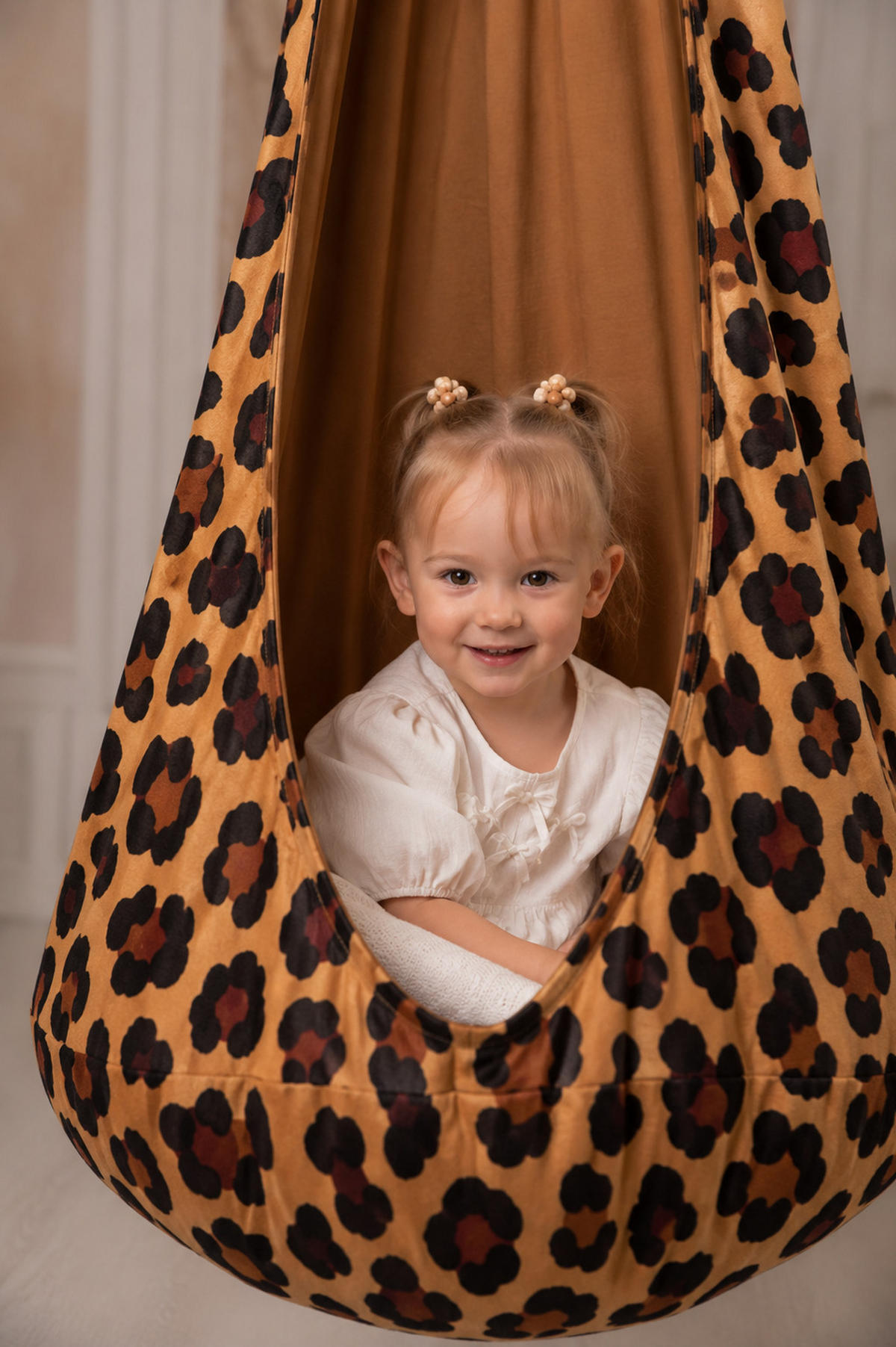 KINDER-HÄNGESESSEL XXL Leopard – weiche Cocoon-Schaukel zum Spielen und Entspannen - Schwarz, Textil (85/180/85cm) - Bees & Blooms