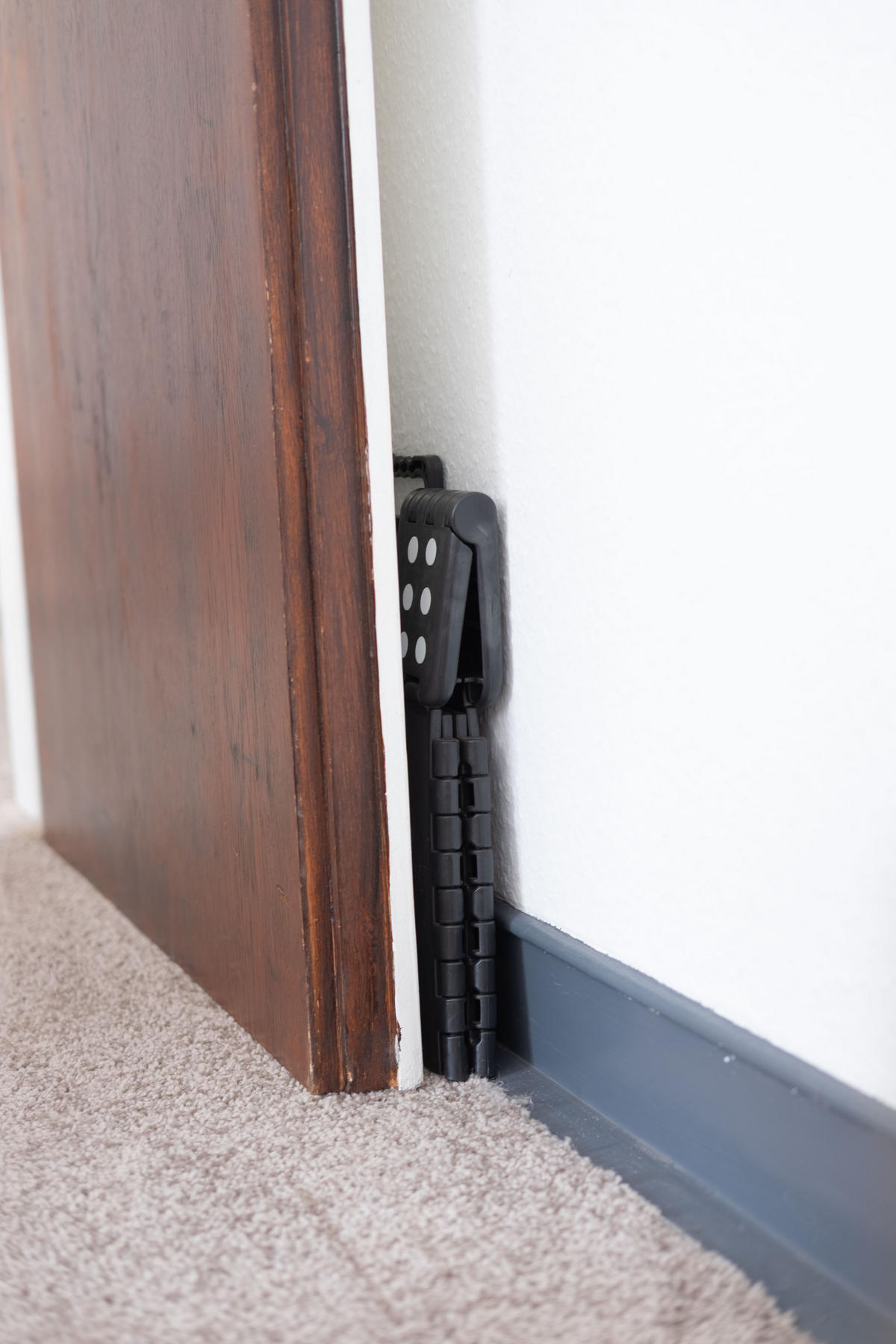 KLAPPHOCKER faltbar mit Anti-Rutsch Beschichtung, Tritthocker H 22 cm bis 150 KG belastbar, Schwarz - Schwarz, Paraffin (22/29/22cm)