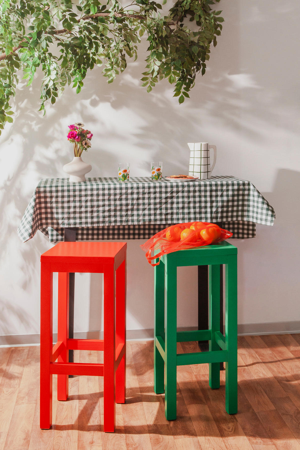 HOCKER aus massiver Kiefer, 75 cm hoch, flammenrot lackiert AXEL - Rot, Holz (33/75/33cm) - RNT By Really Nice Things