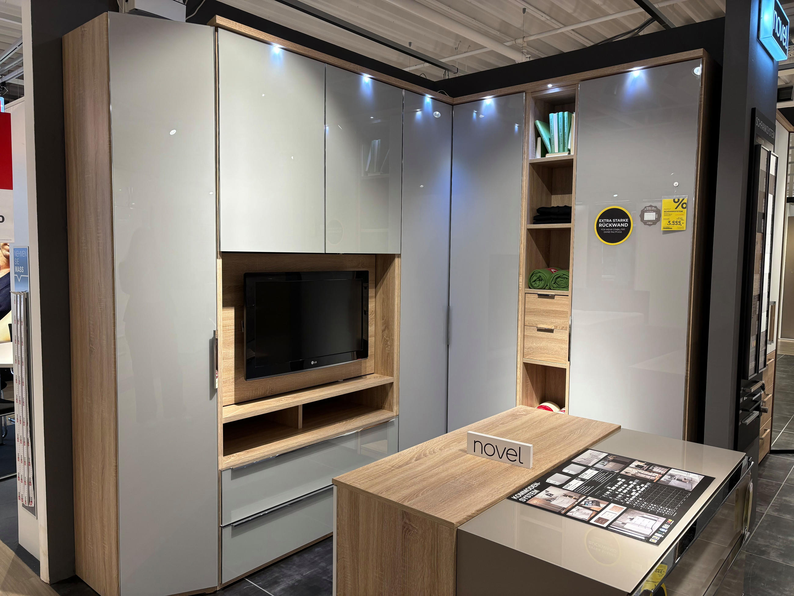 DrehtÃ¼renschrank Megaplan 110 - Novel